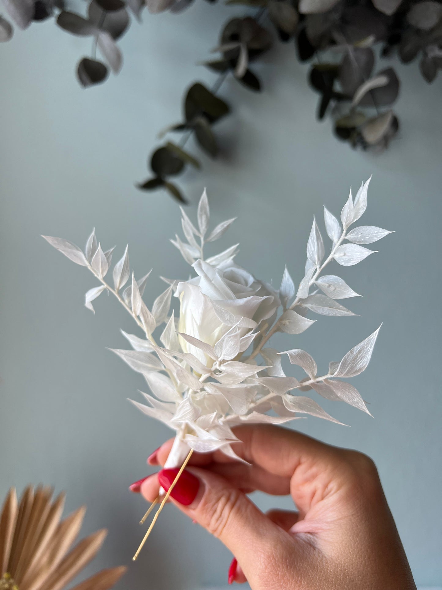 White Rose Floral Hair Pin for Brides, Wedding Hair Accessories in Pure white and Gold, Classic Minimalist Bride Hair Pins