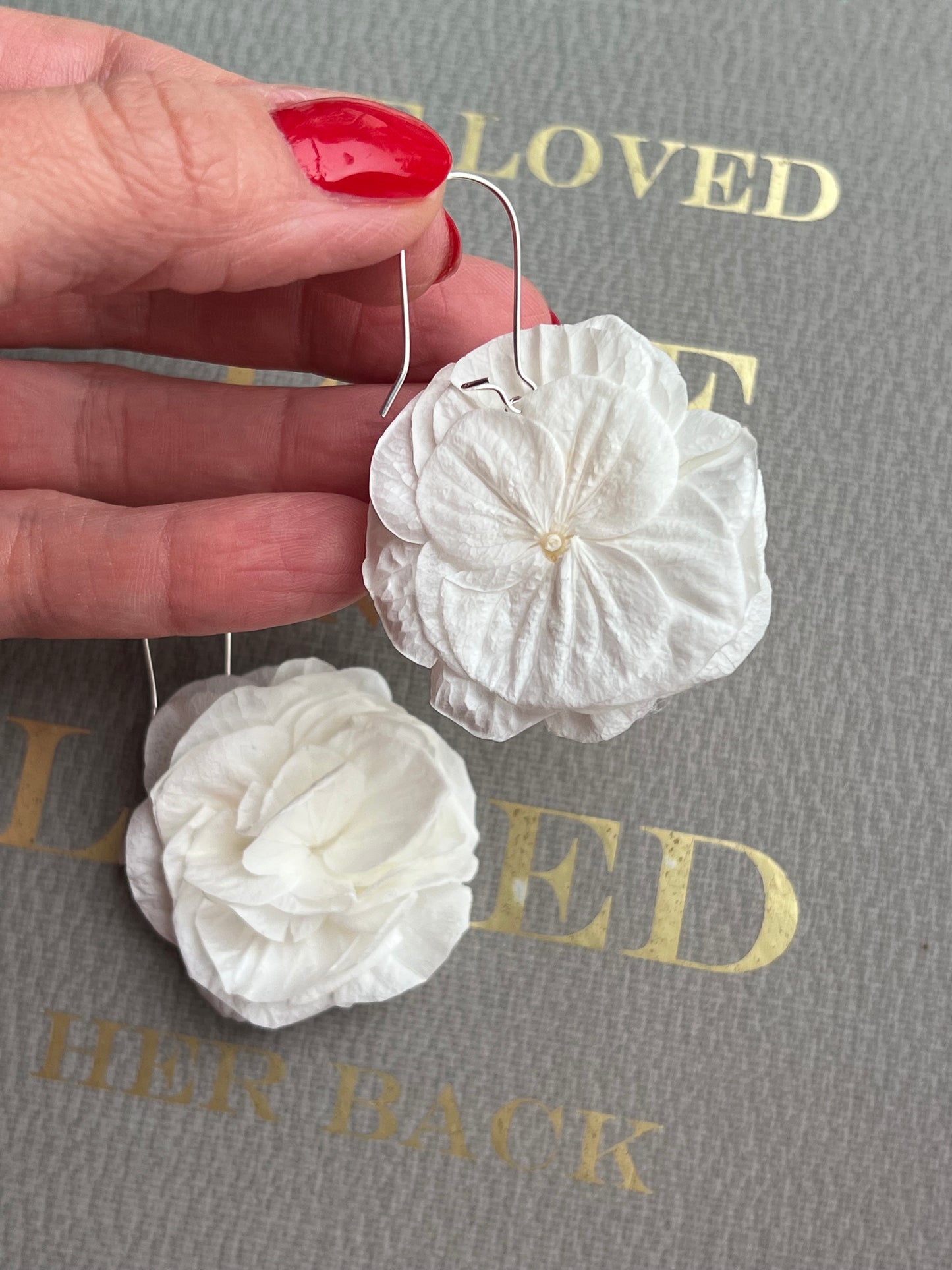 White floral earrings for brides with white preserved hydrangeas, silver plated bridal jewellery, Preserved flower earrings boho wedding