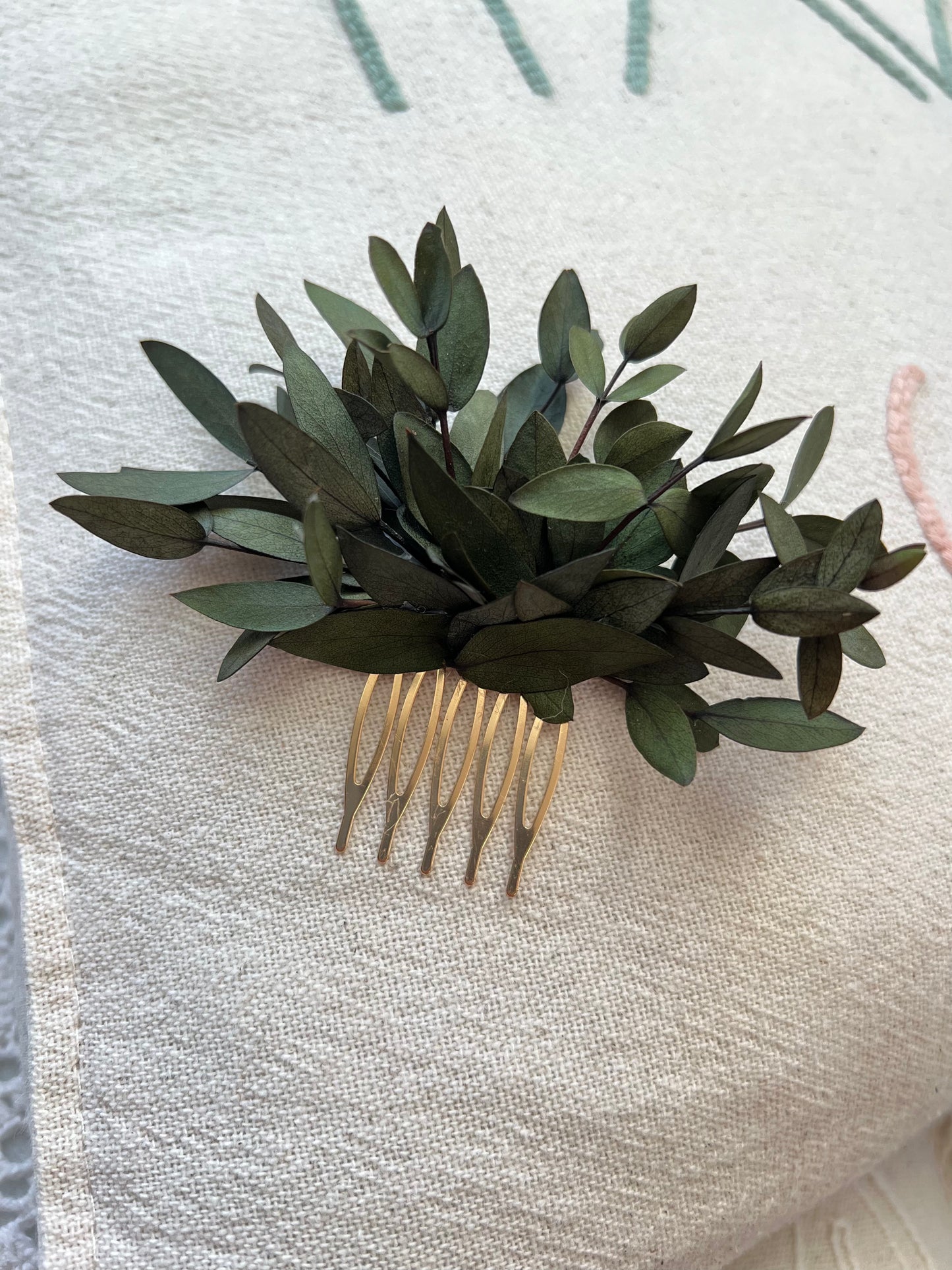 Eucalyptus Hair Comb for Brides, Minimalist Wedding Everlasting Greenery Olive Like Leaves Simple Floral Hair Accessories Bridesmaids