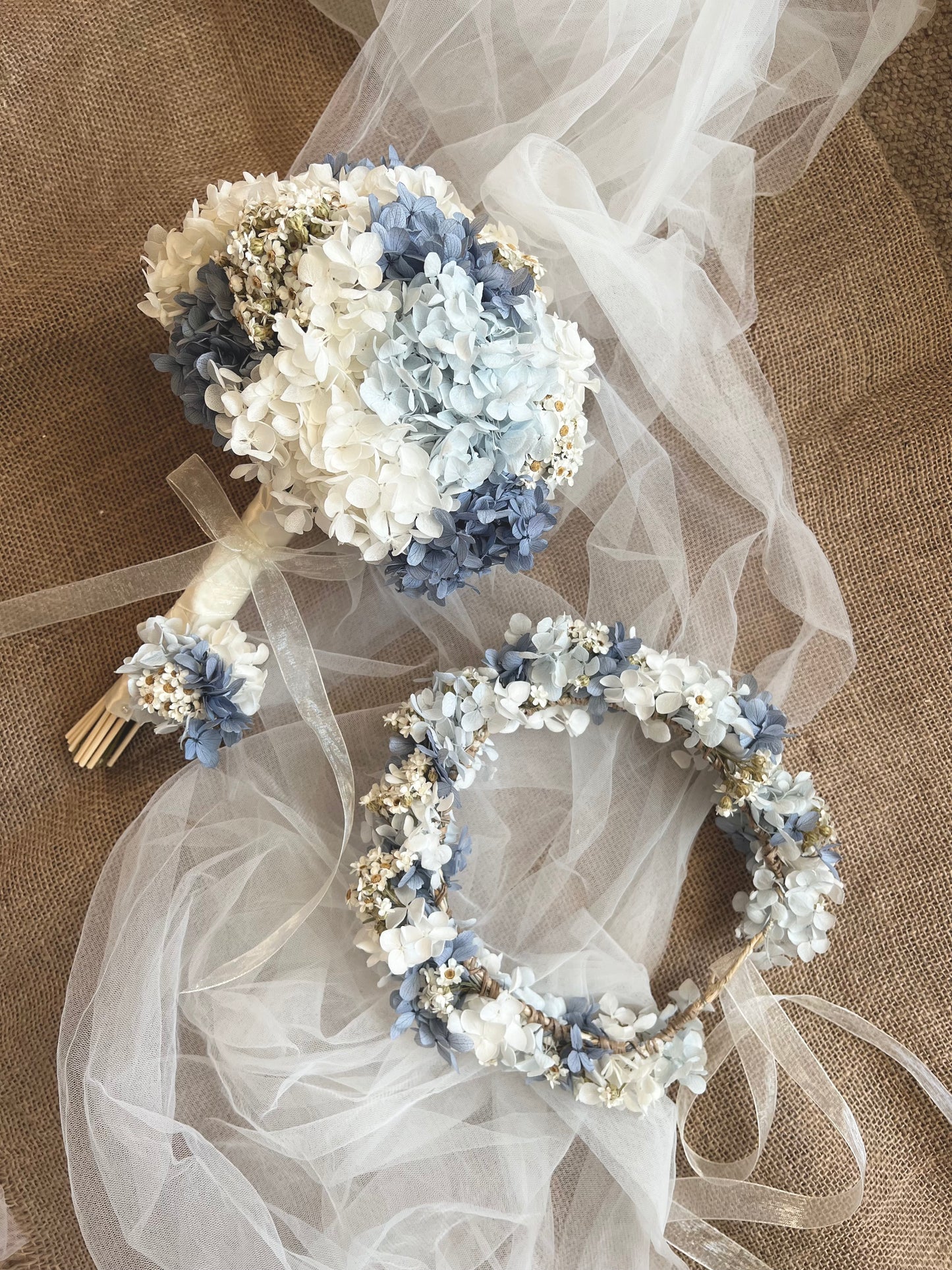 Dusky Blue Hydrangea and Dried Daisy Headband, Dusty Blue Wedding Flowers, Light Blue and Daisy Headpiece, Hydrangea Wedding Bouquet Boho