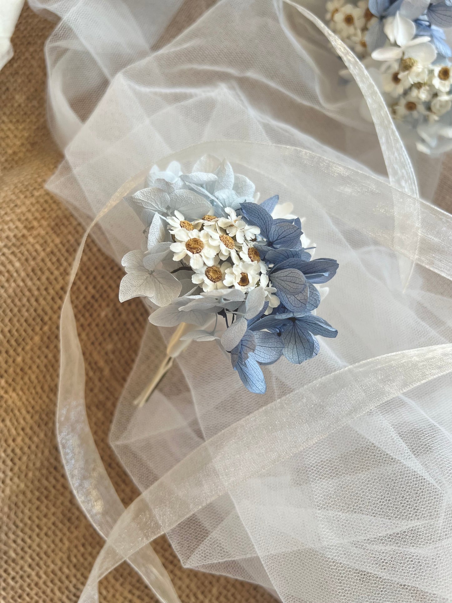 Dusky Blue Hydrangea and Dried Daisy Headband, Dusty Blue Wedding Flowers, Light Blue and Daisy Headpiece, Hydrangea Wedding Bouquet Boho