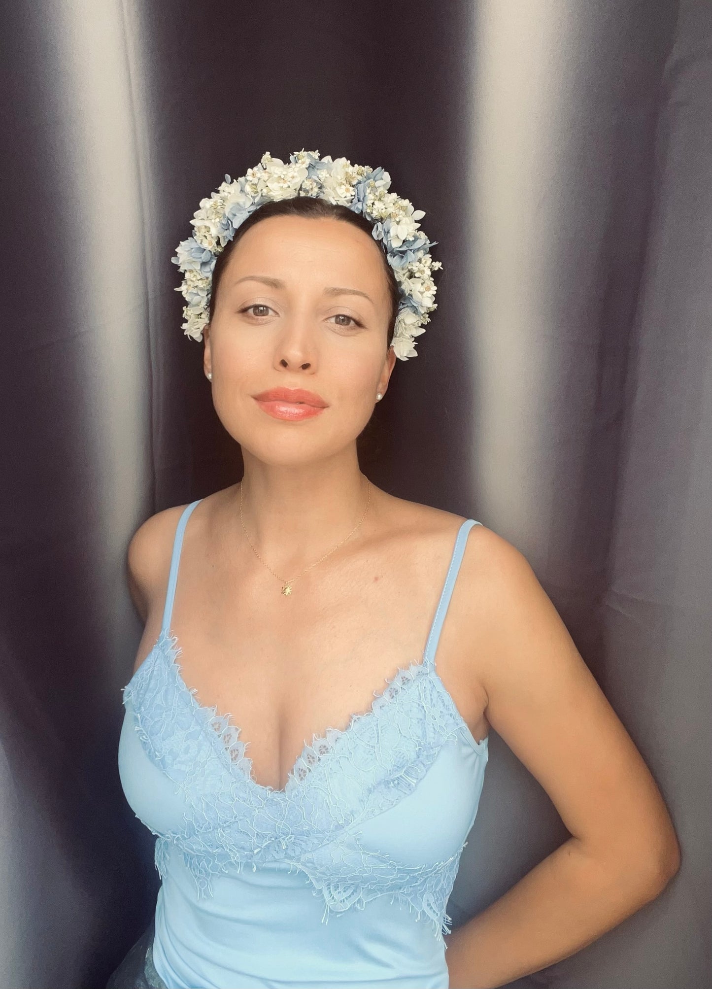 Dusky Blue Hydrangea and Dried Daisy Headband, Dusty Blue Wedding Flowers, Light Blue and Daisy Headpiece, Hydrangea Wedding Bouquet Boho