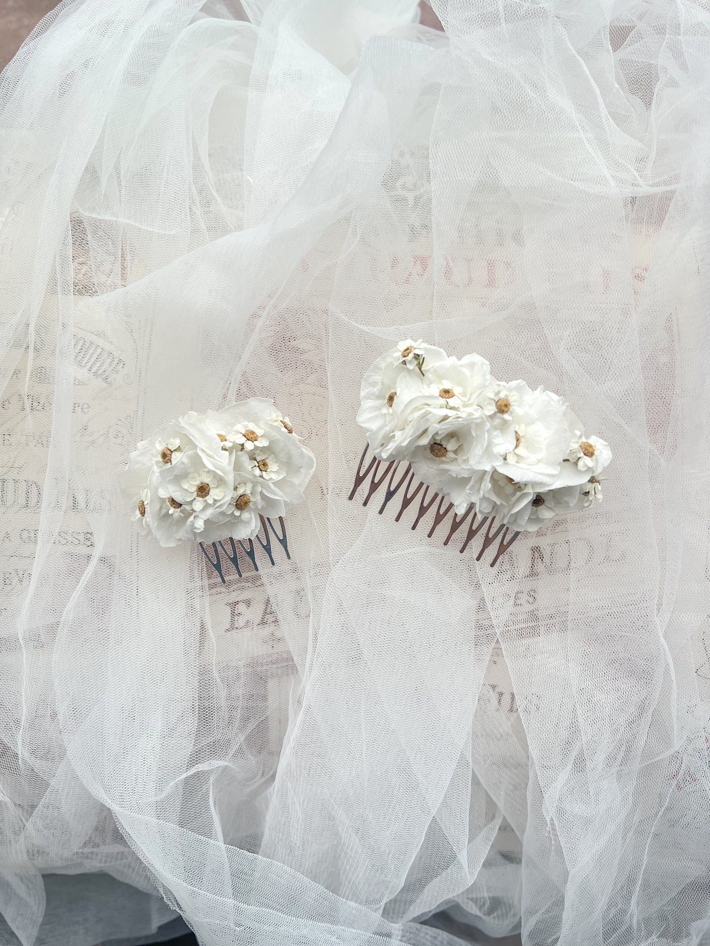 Dried Daisy Headpiece for Wedding with Preserved Hydrangeas