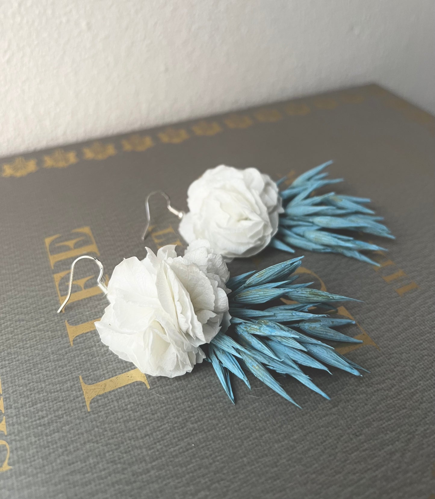 Blue and White Floral Earrings, Dried Flower Bridal Earrings, Summer Wedding, White Hydrangea Flower Earrings, Handmade Beach Jewellery
