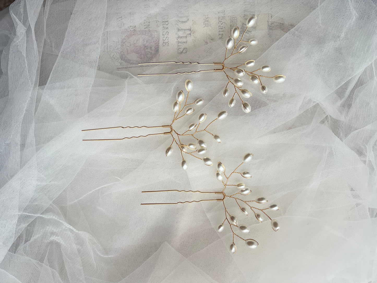 Pearl Minimal Bridal Hair Pins in Gold