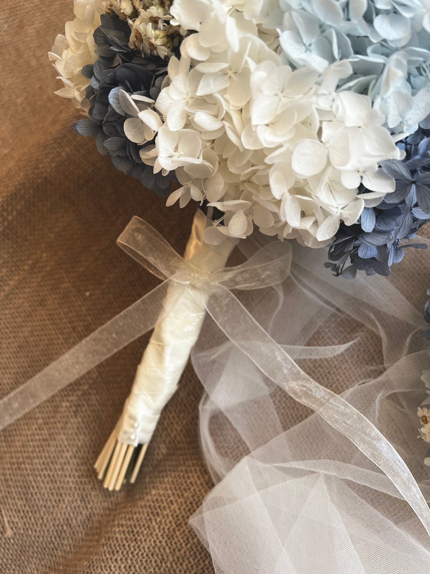 Dusky Blue Hydrangea and Dried Daisy Headband, Dusty Blue Wedding Flowers, Light Blue and Daisy Headpiece, Hydrangea Wedding Bouquet Boho