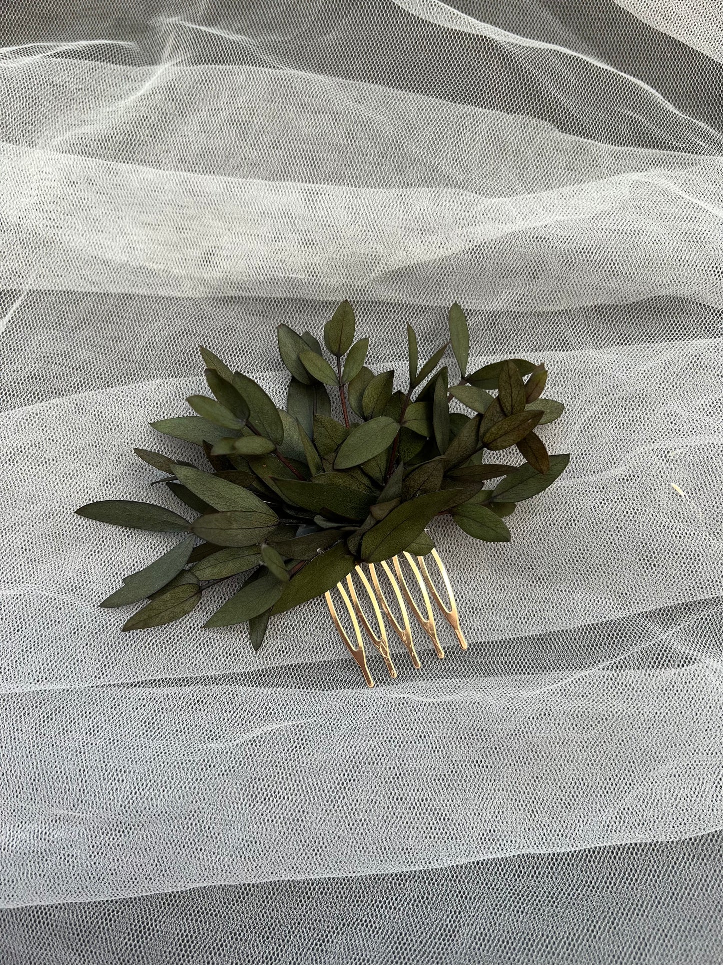 Eucalyptus Hair Comb for Brides, Minimalist Wedding Everlasting Greenery Olive Like Leaves Simple Floral Hair Accessories Bridesmaids