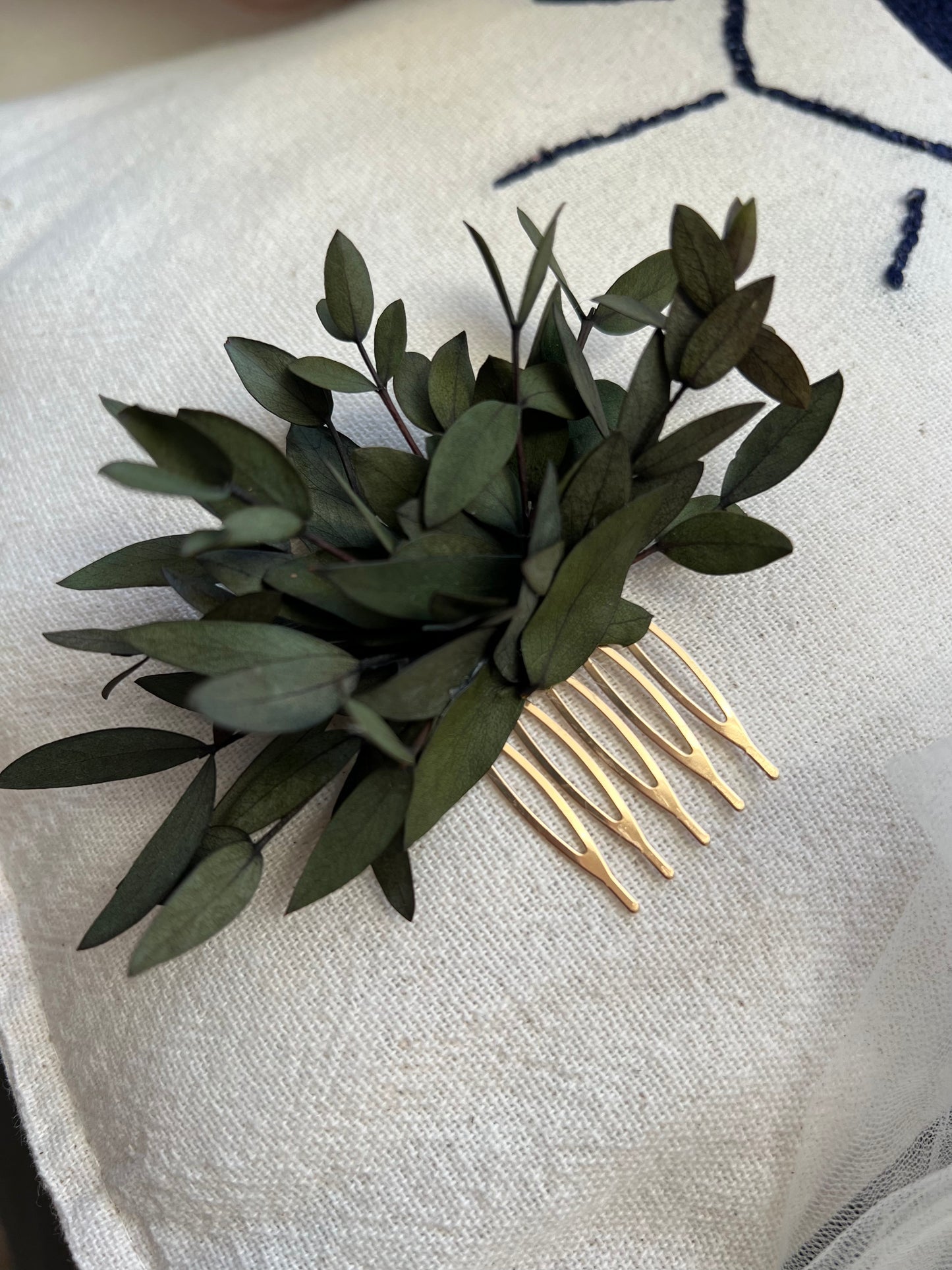 Eucalyptus Hair Comb for Brides, Minimalist Wedding Everlasting Greenery Olive Like Leaves Simple Floral Hair Accessories Bridesmaids