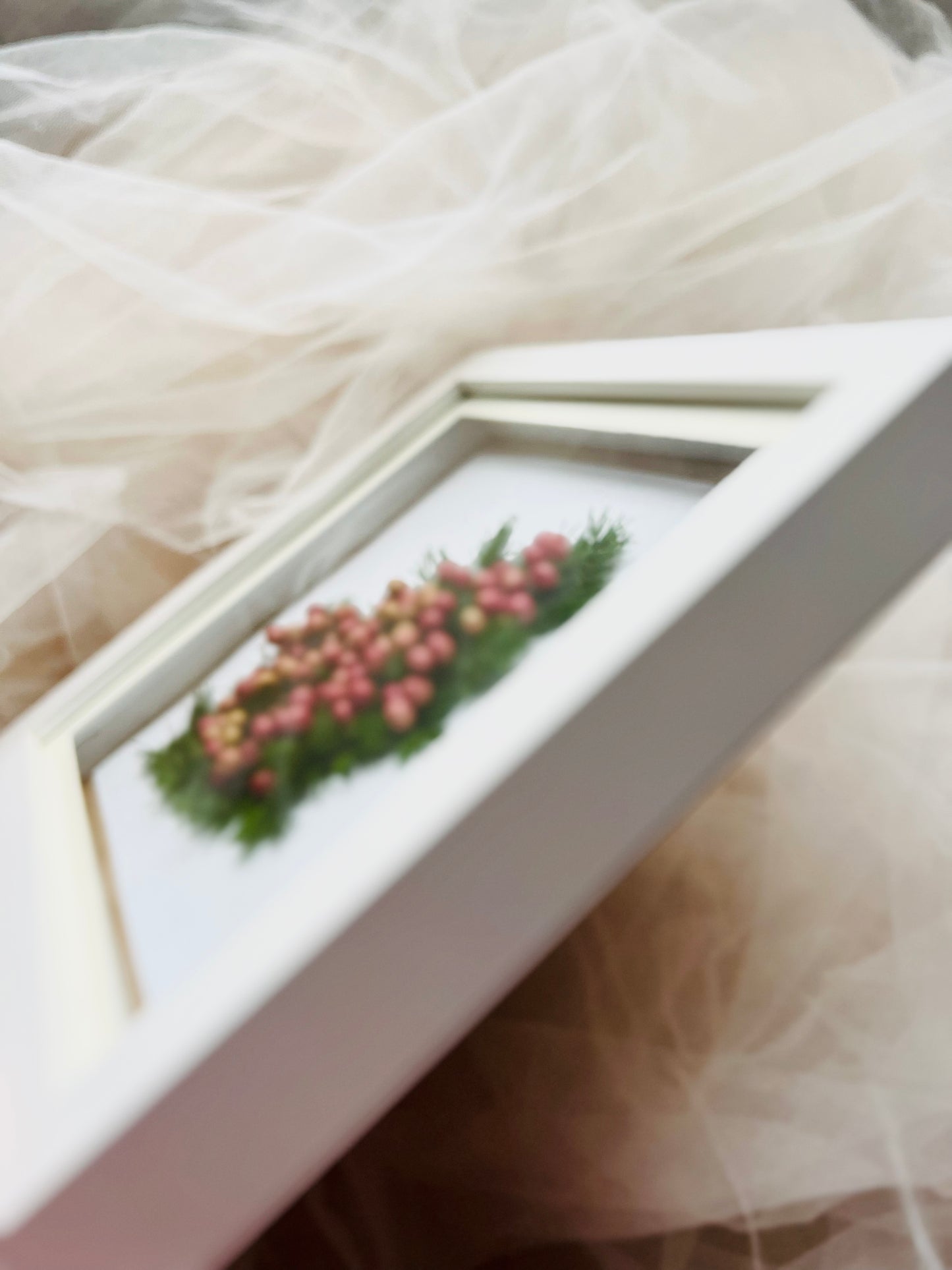 Christmas Wall Decor, Minimal Christmas Tree Design Floral Xmas Boho Decoration Christmas Gift Green and Red with Everlasting Florals Leaves