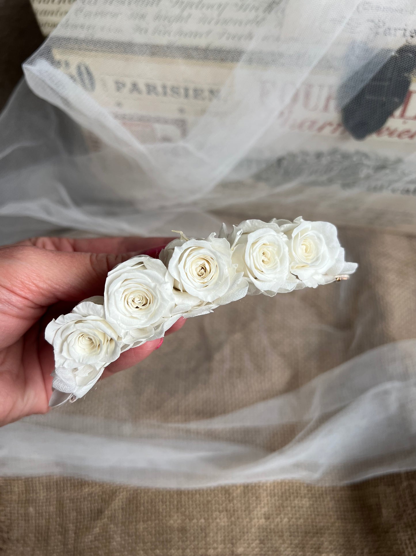Bridal Rose Hair Comb, White Floral Hair Comb for Wedding, Bridal Floral Hair Accessories, White Rose Headpiece, Classic Wedding Comb