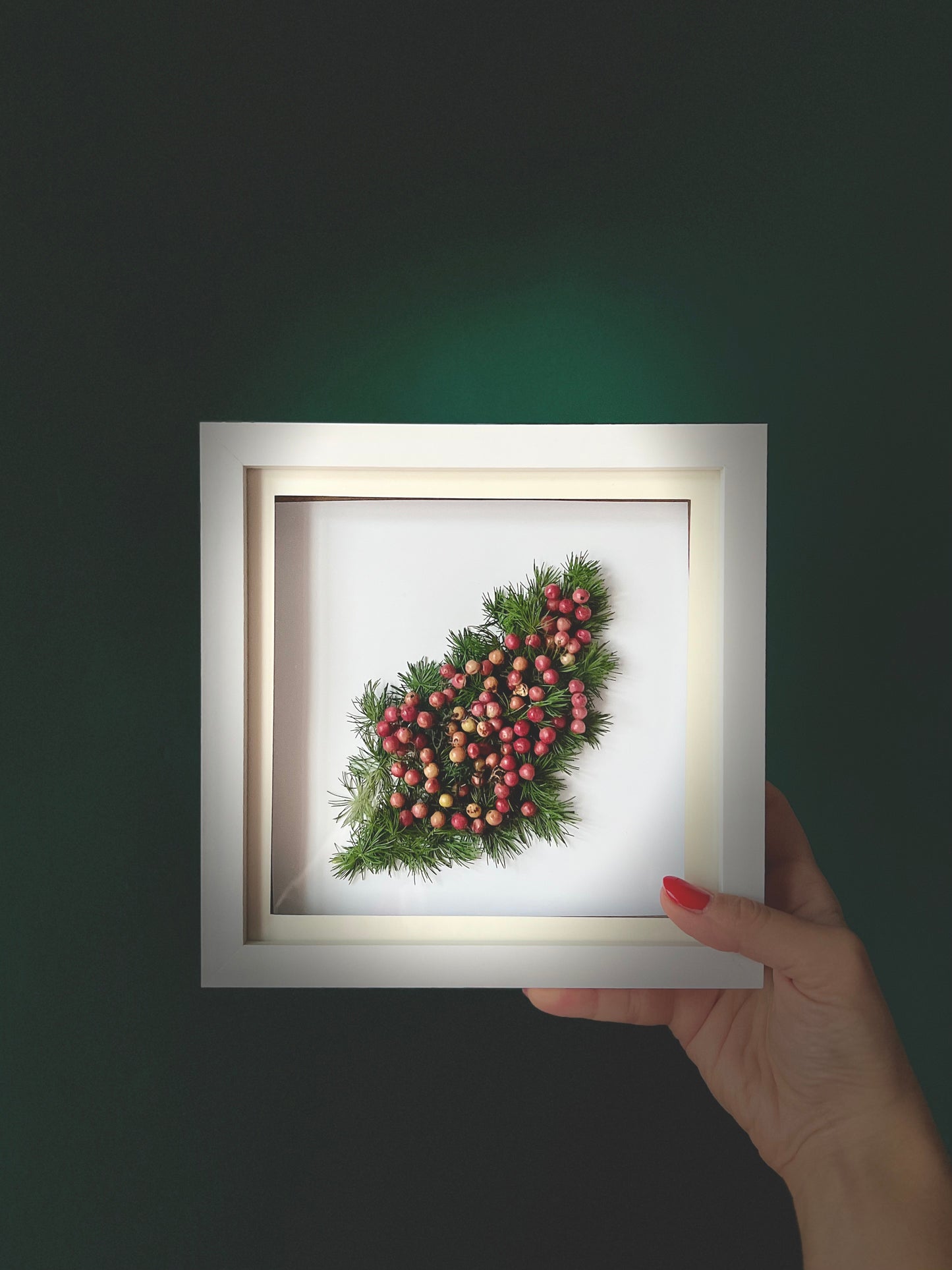 Christmas Wall Decor, Minimal Christmas Tree Design Floral Xmas Boho Decoration Christmas Gift Green and Red with Everlasting Florals Leaves