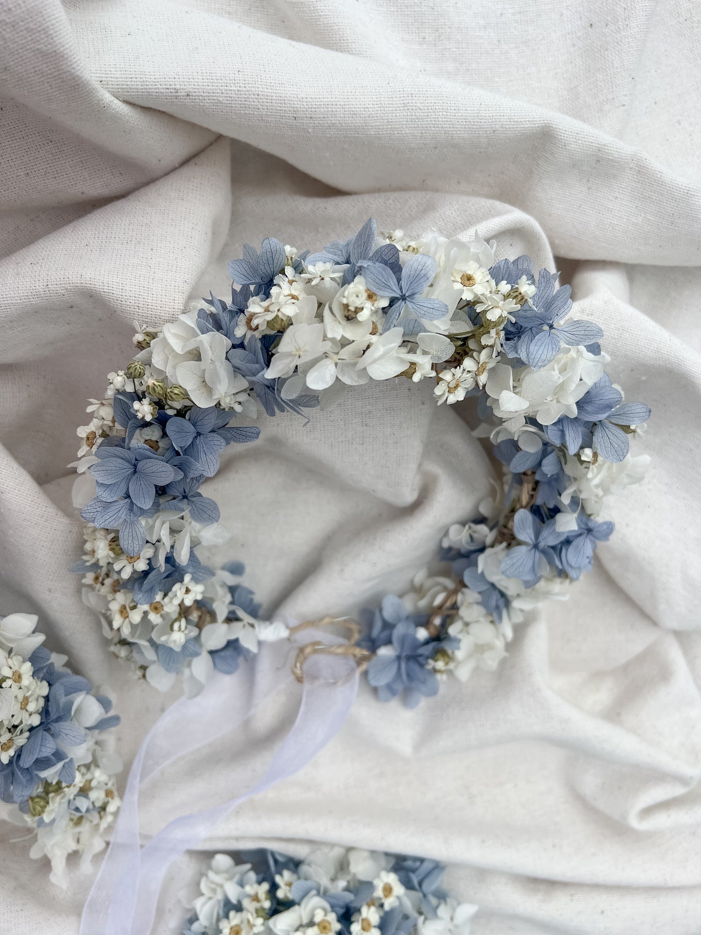 Dusky Blue Hydrangea and Dried Daisy Headband, Dusty Blue Wedding Flowers, Light Blue and Daisy Headpiece, Hydrangea Wedding Bouquet Boho