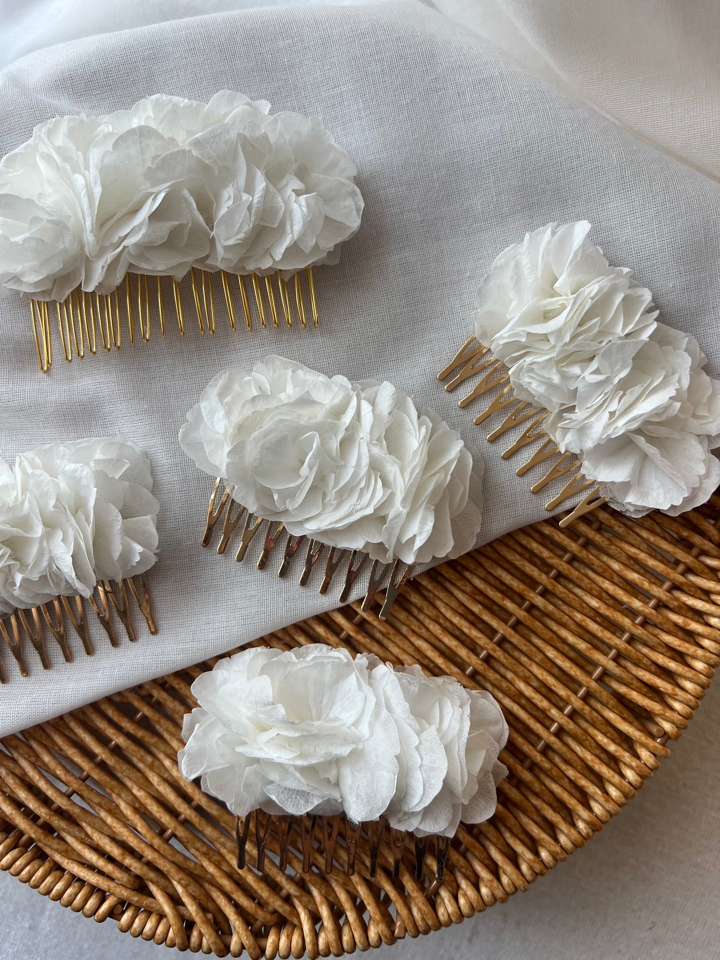 Bridal Flower Mini Comb White Pale Ivory, Minimalist Wedding Hair Pins, Bridal Hair Accessories, Dried Flower Updo Hair Floral Hair Comb