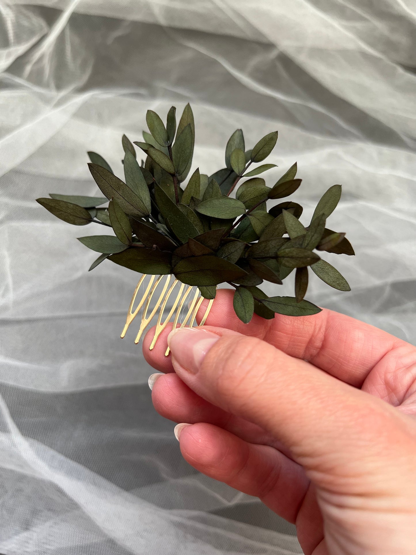 Eucalyptus Hair Comb for Brides, Minimalist Wedding Everlasting Greenery Olive Like Leaves Simple Floral Hair Accessories Bridesmaids