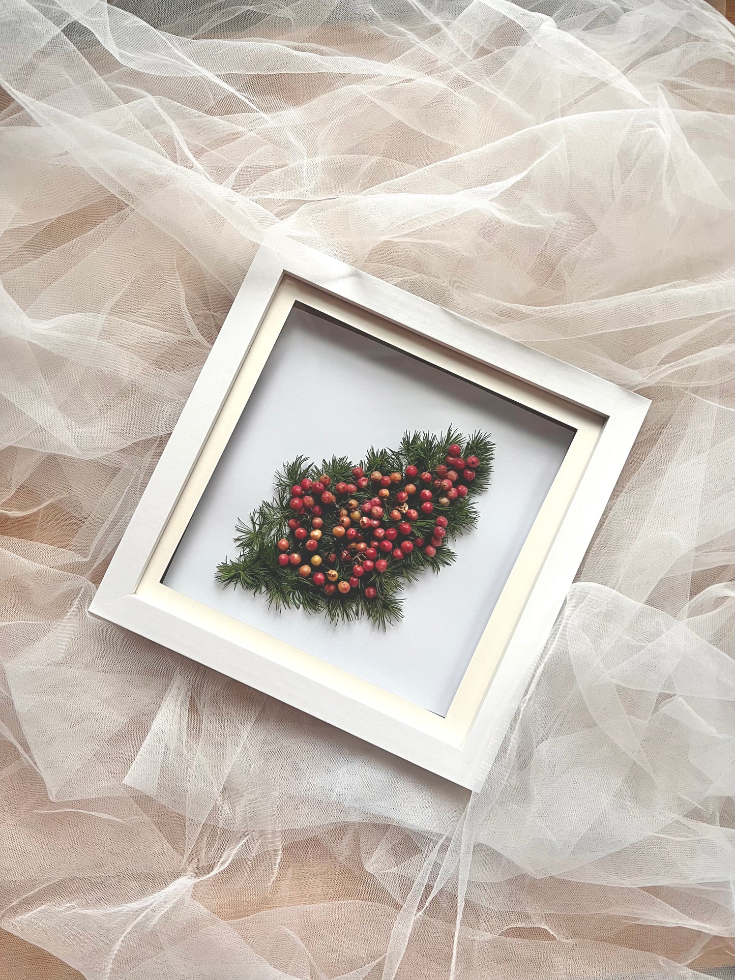 Christmas Wall Decor, Minimal Christmas Tree Design Floral Xmas Boho Decoration Christmas Gift Green and Red with Everlasting Florals Leaves