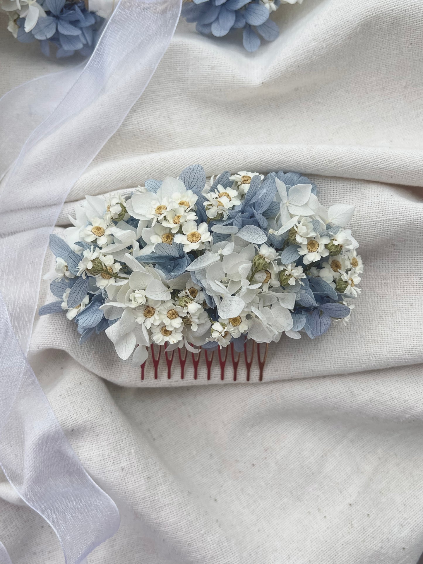 Dusky Blue Hydrangea and Dried Daisy Headband, Dusty Blue Wedding Flowers, Light Blue and Daisy Headpiece, Hydrangea Wedding Bouquet Boho