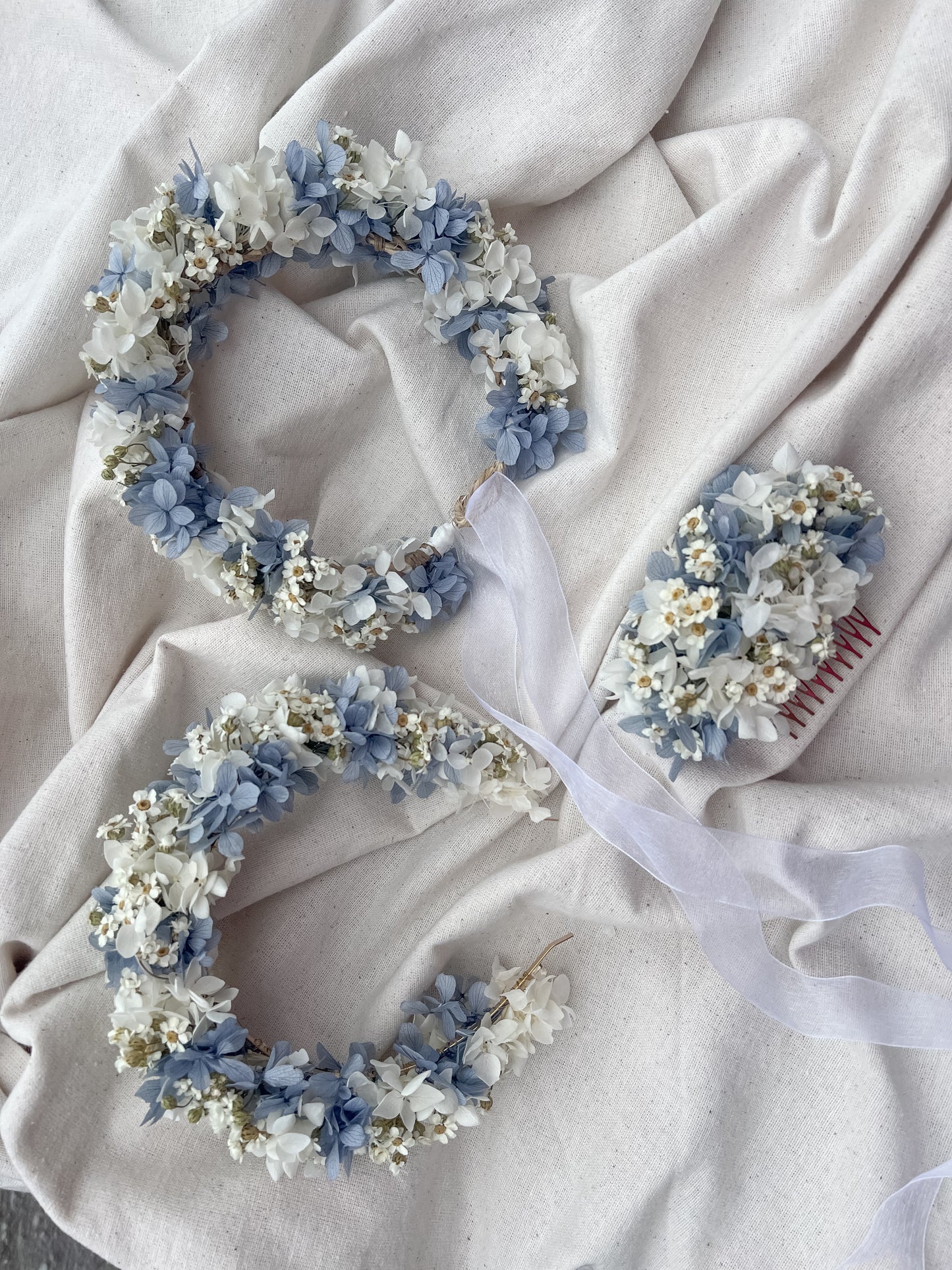 Dusky Blue Hydrangea and Dried Daisy Headband, Dusty Blue Wedding Flowers, Light Blue and Daisy Headpiece, Hydrangea Wedding Bouquet Boho