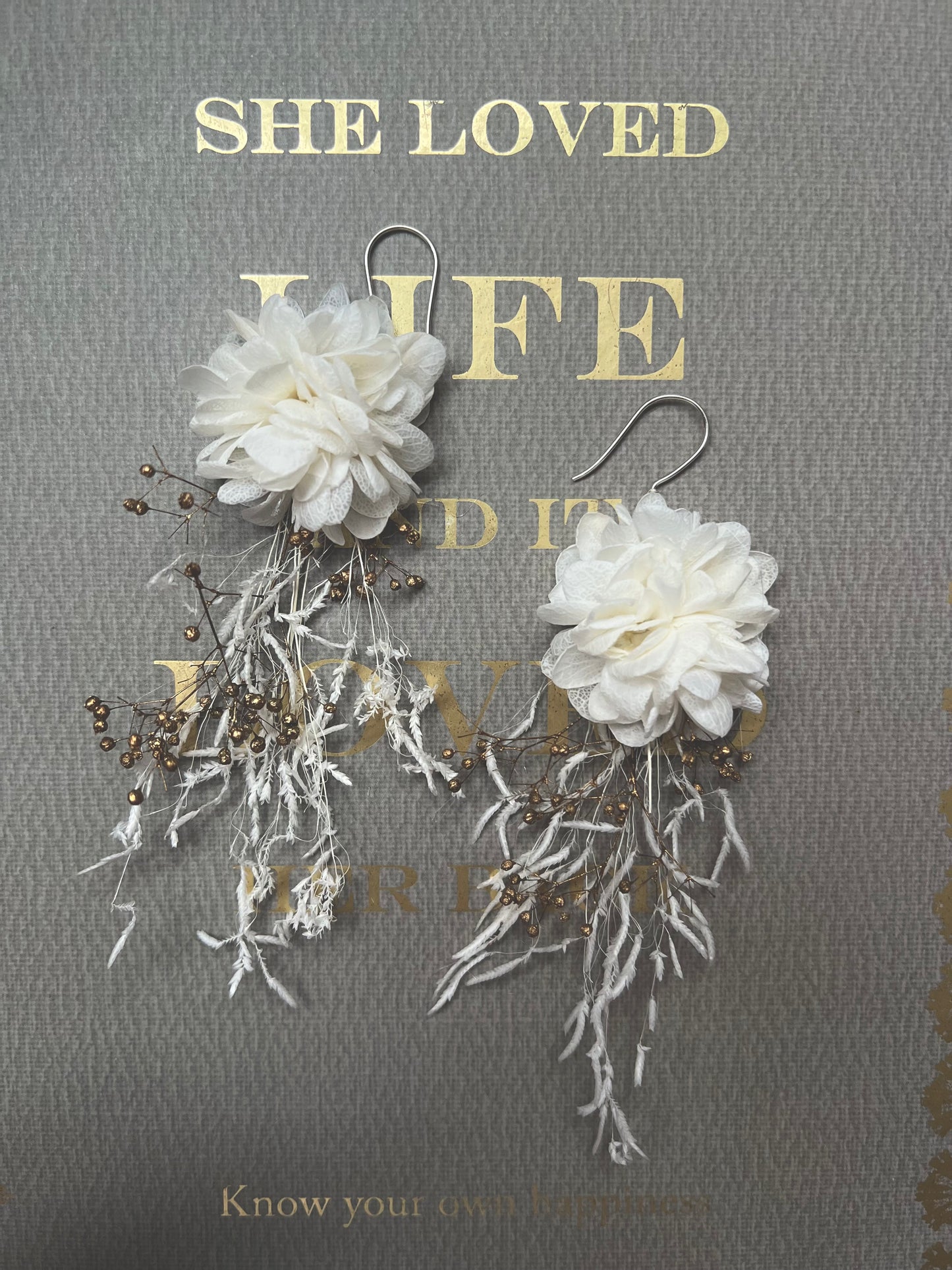 Bridal Earrings, White Flower Earrings, Dried Flower Earrings for Bride, Floral Bridal Jewelry, Handmade Boho Wedding Dangle Flower Earrings