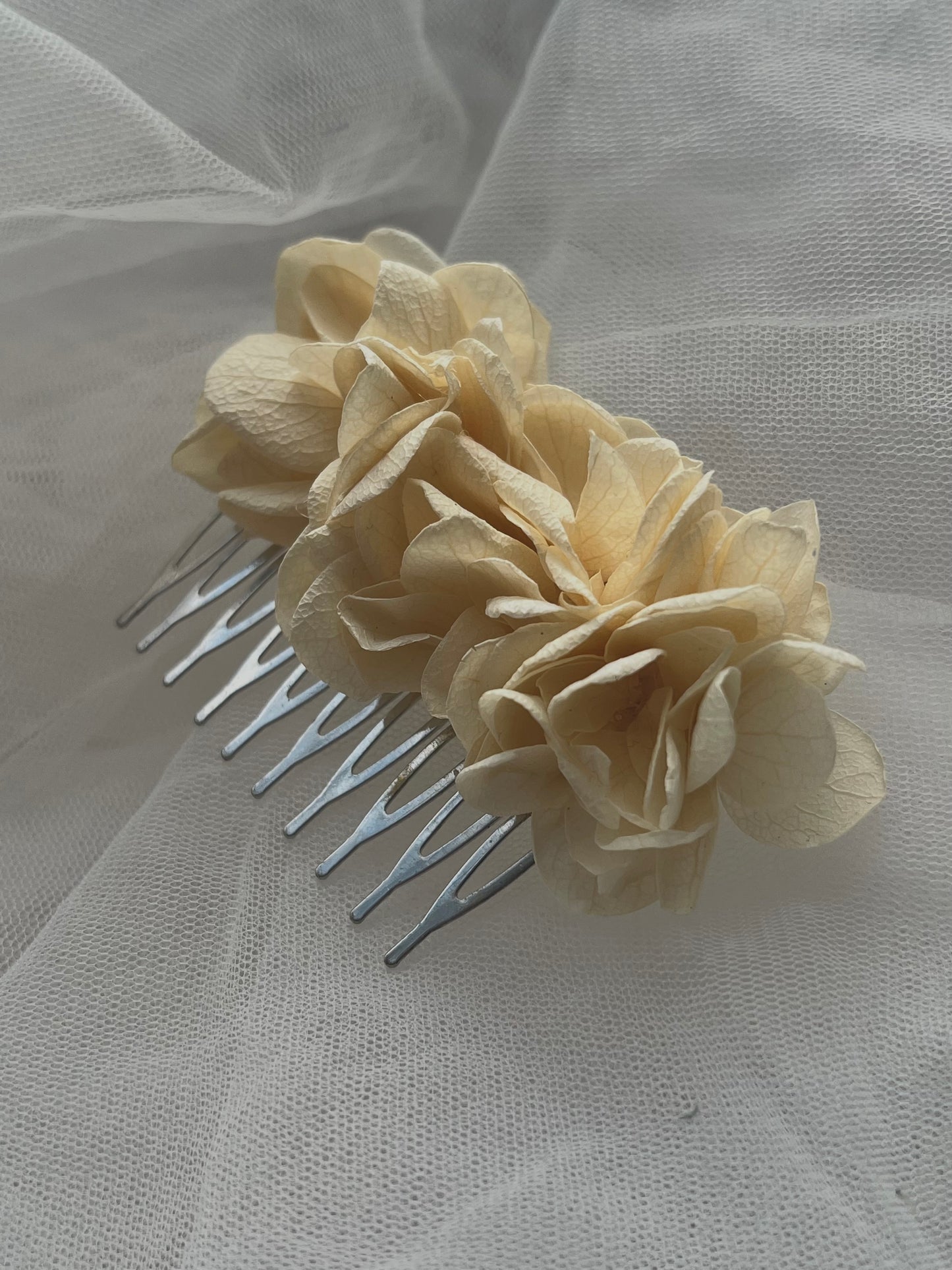Ivory / Beige Floral Comb
