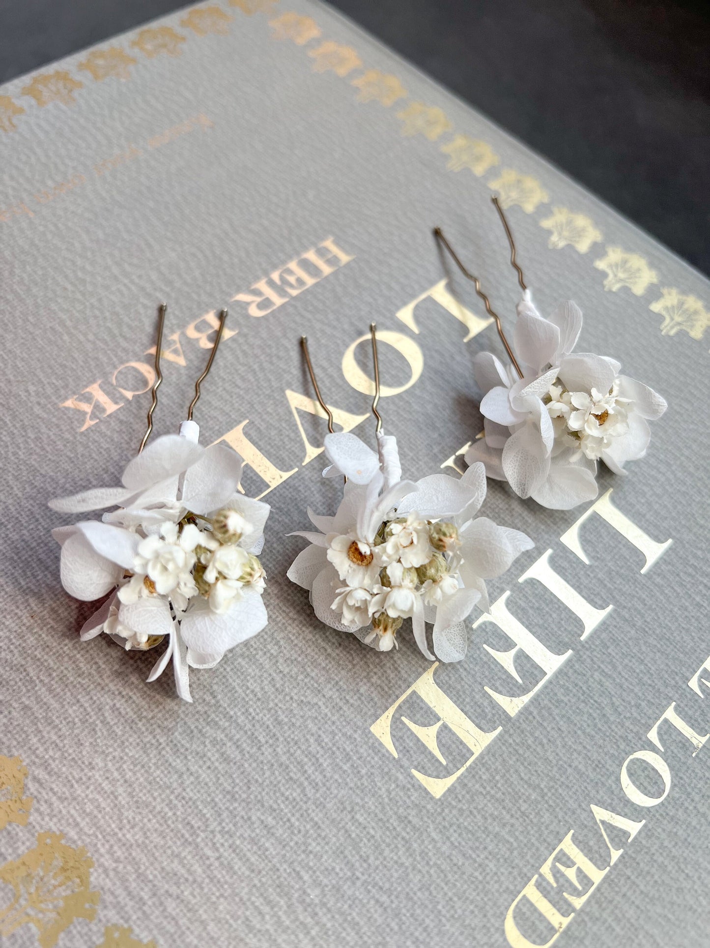 Daisy Hair Pins, Dried Flower Hair Pins, White Dried Daisy Headpiece, Floral Hair Accessories for Brides, Wedding Hair Pin Set