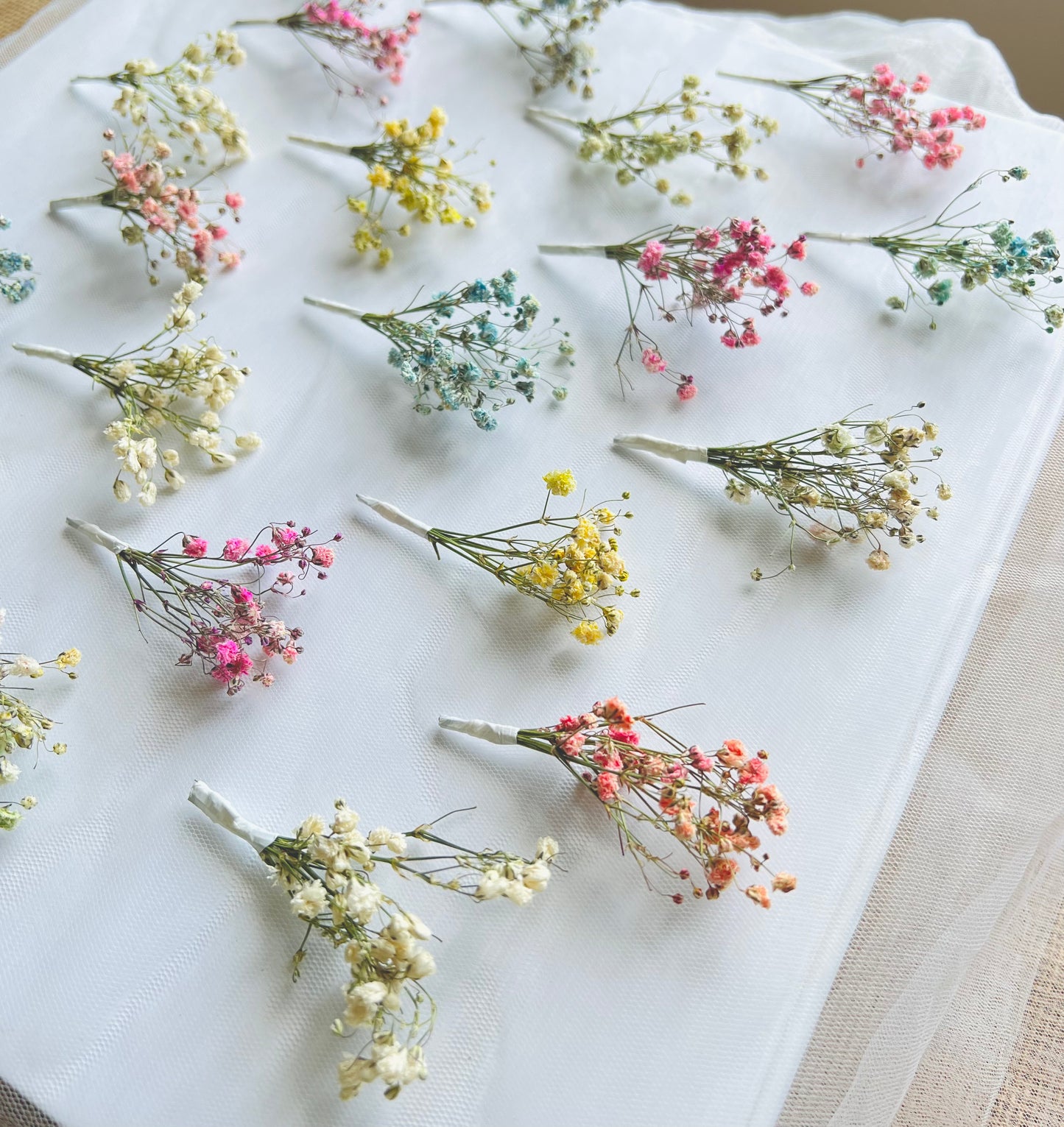 Colourful or White Dried Flower Hair Pins, Gypsophila Babys Breath Colorful Floral Hair Picks, Minimal Bridal Flower Girl Small Hair Piece