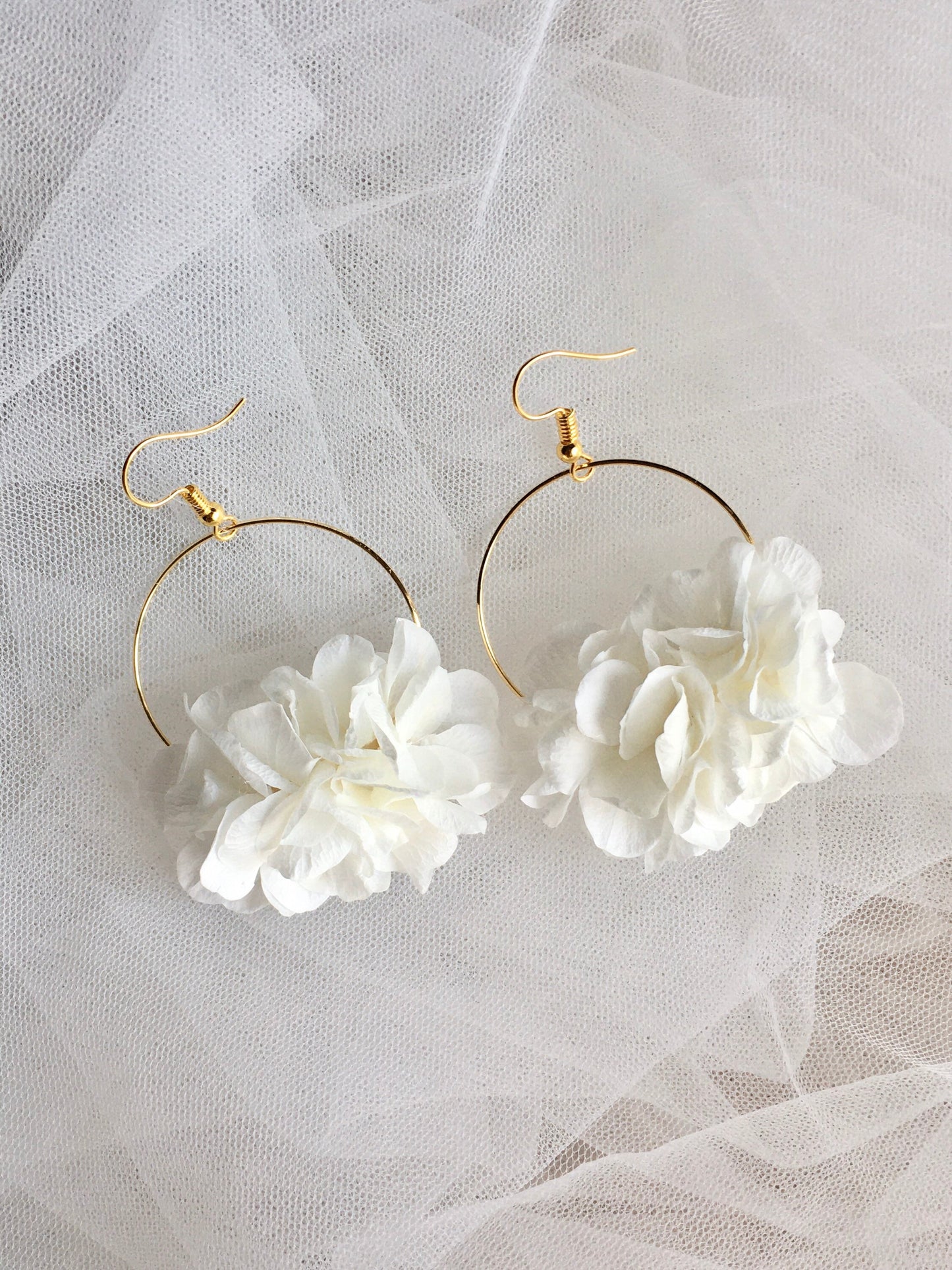 Gold or Silver plated Bohemian Bridal Flower Earrings, Bridal jewelry UK, White Hydrangea Earrings, Boho Wedding Flowers, Gold Plated Minimal Jewelry
