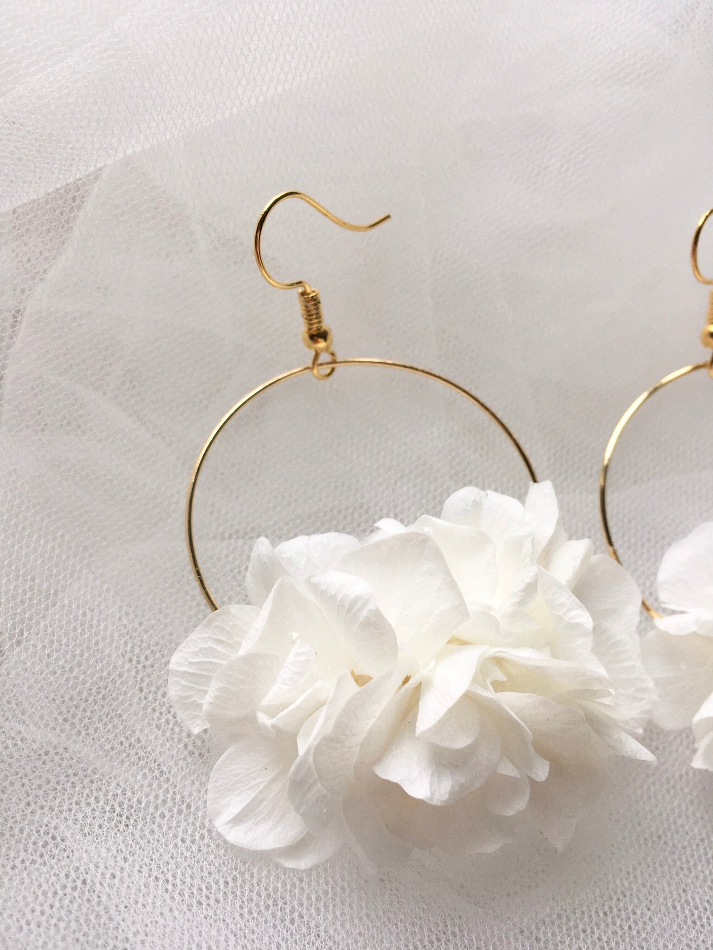 Gold or Silver plated Bohemian Bridal Flower Earrings, Bridal jewelry UK, White Hydrangea Earrings, Boho Wedding Flowers, Gold Plated Minimal Jewelry