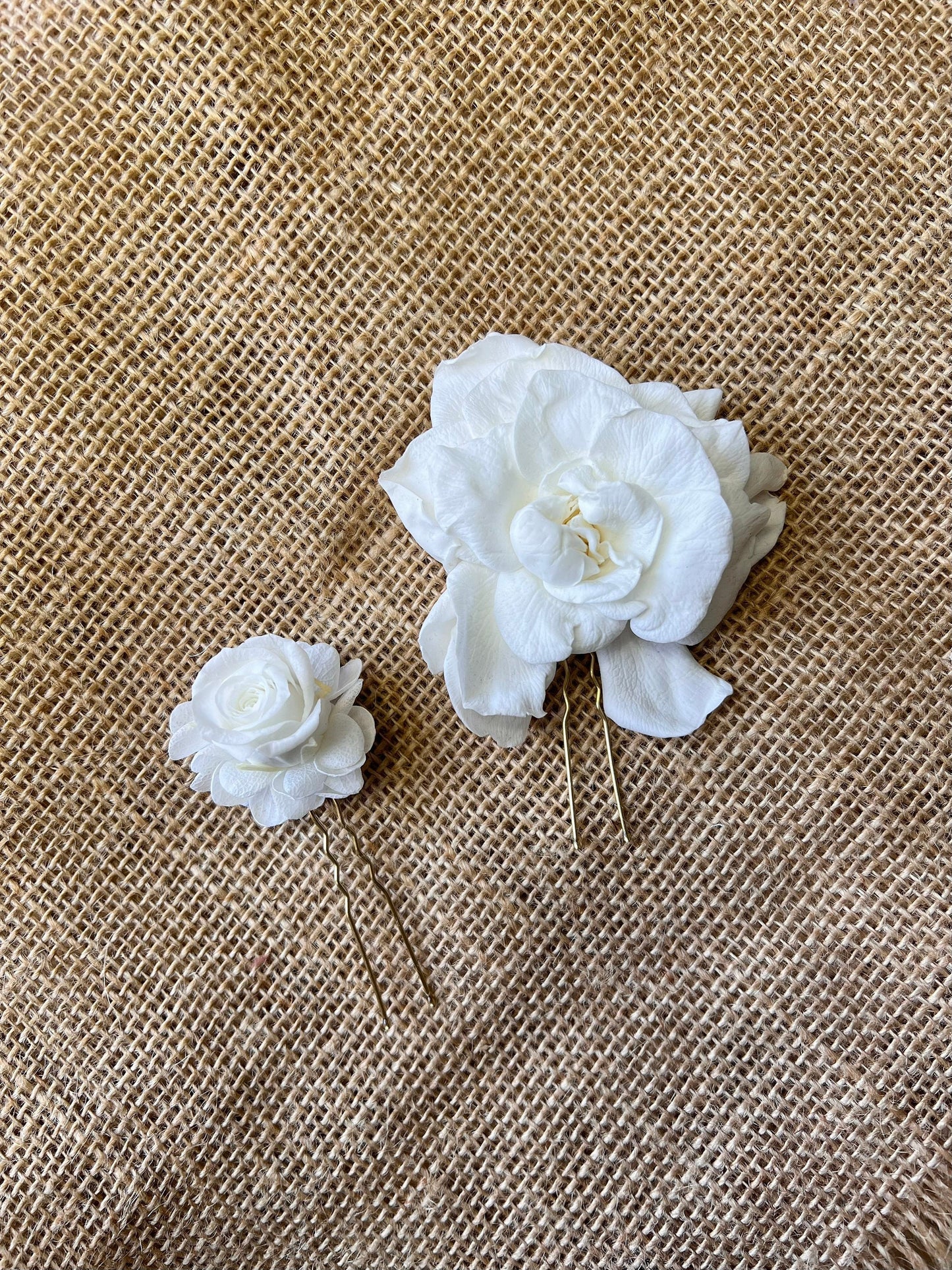 Preserved Gardenia Hair Pin, Boho Bridal Rose Hair Pins, Wedding Hair Dried Floral Hair Piece, White Roses Hair Pin, Real Flower Wedding Hair Accessories Handmade UK