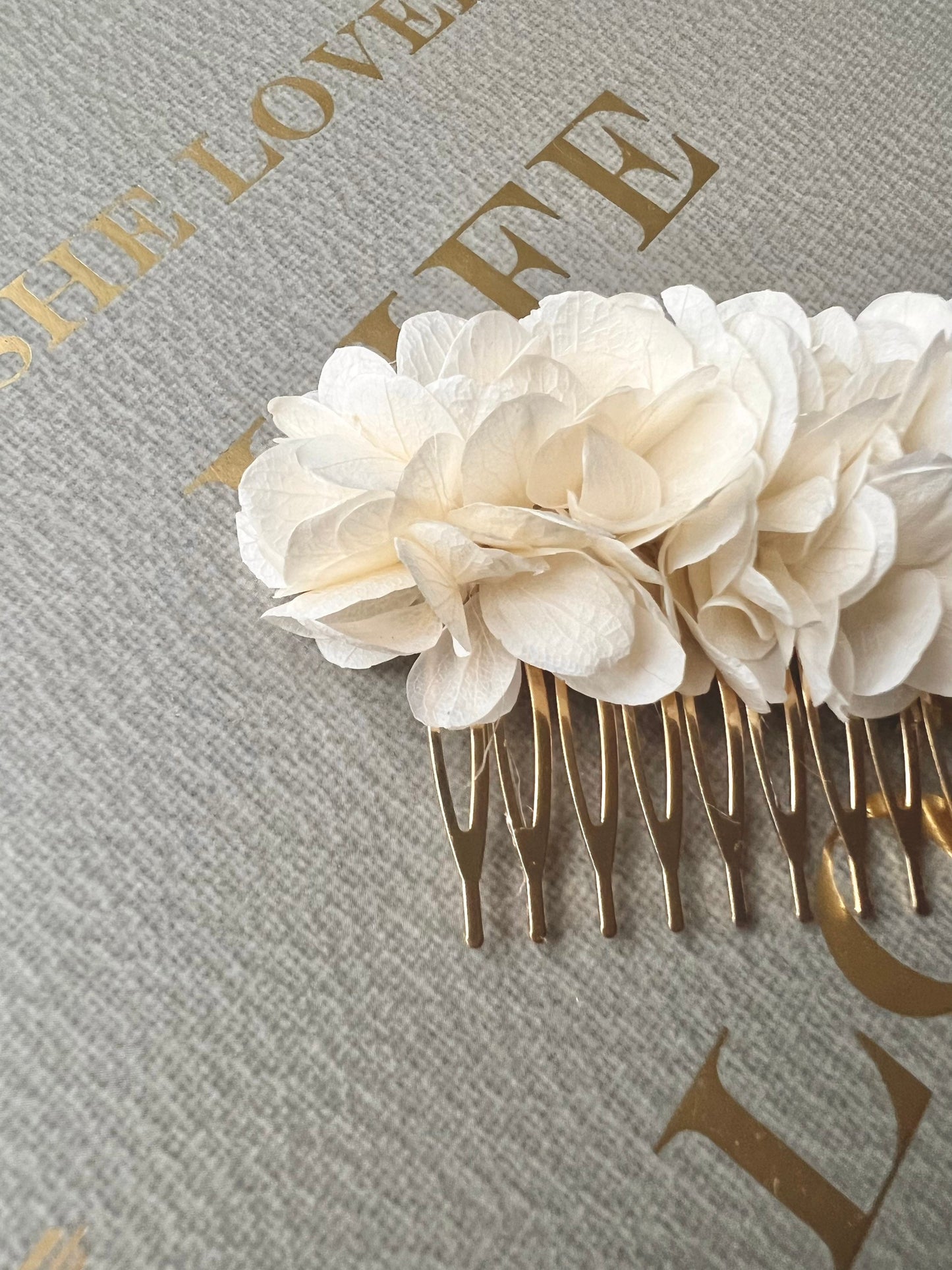 Bridal Flower Mini Comb White Pale Ivory, Minimalist Wedding Hair Pins, Bridal Hair Accessories, Dried Flower Updo Hair Floral Hair Comb