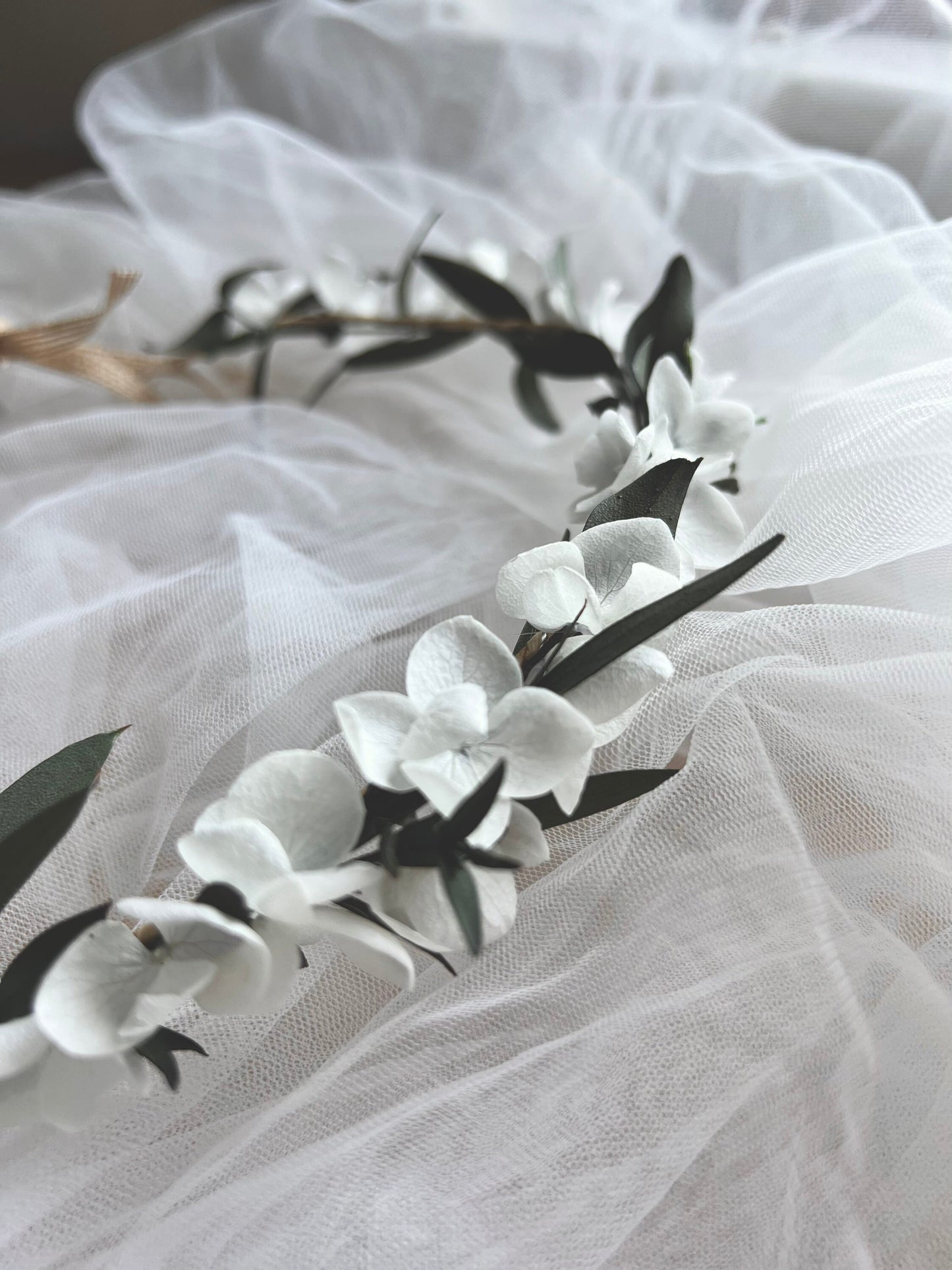White And Green Wedding Flower Headband, Eucalyptus Minimal Tiny Hair Wreath, Tiny Bridal Dried Flower Crown Hair Piece