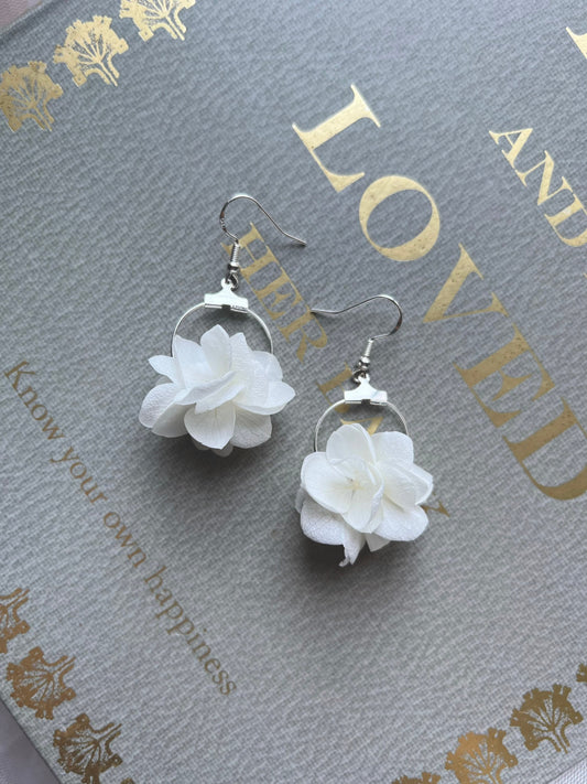 Minimal Real Flower Drop Earrings White, Bridesmaids Jewellery Gifts, Dried Everlasting Bridal Earrings in Silver, Boho Wedding Accessories