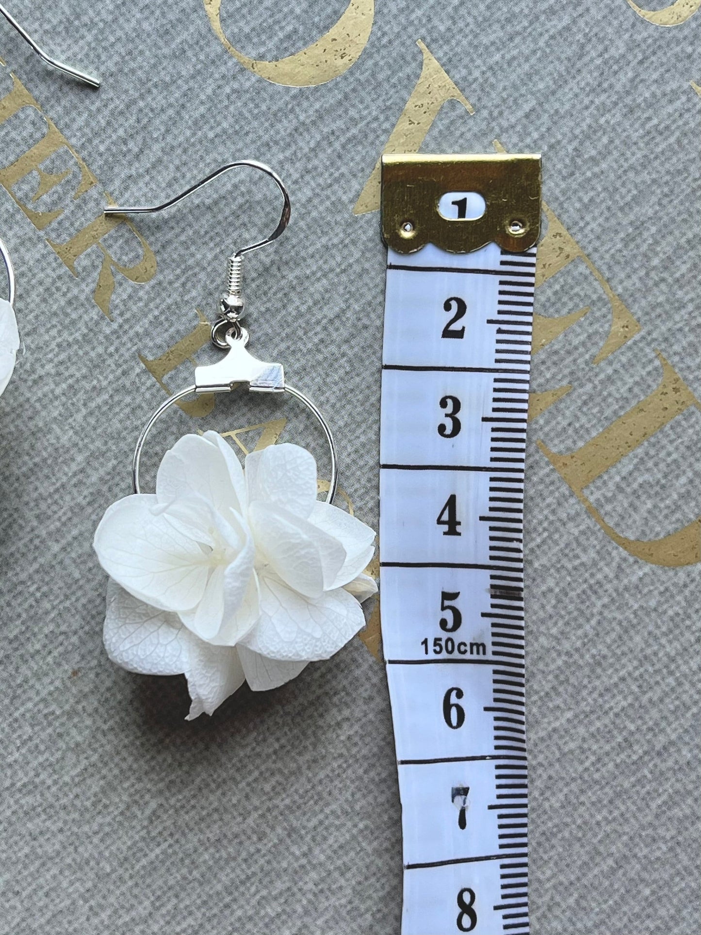 Minimal Real Flower Drop Earrings White, Bridesmaids Jewellery Gifts, Dried Everlasting Bridal Earrings in Silver, Boho Wedding Accessories