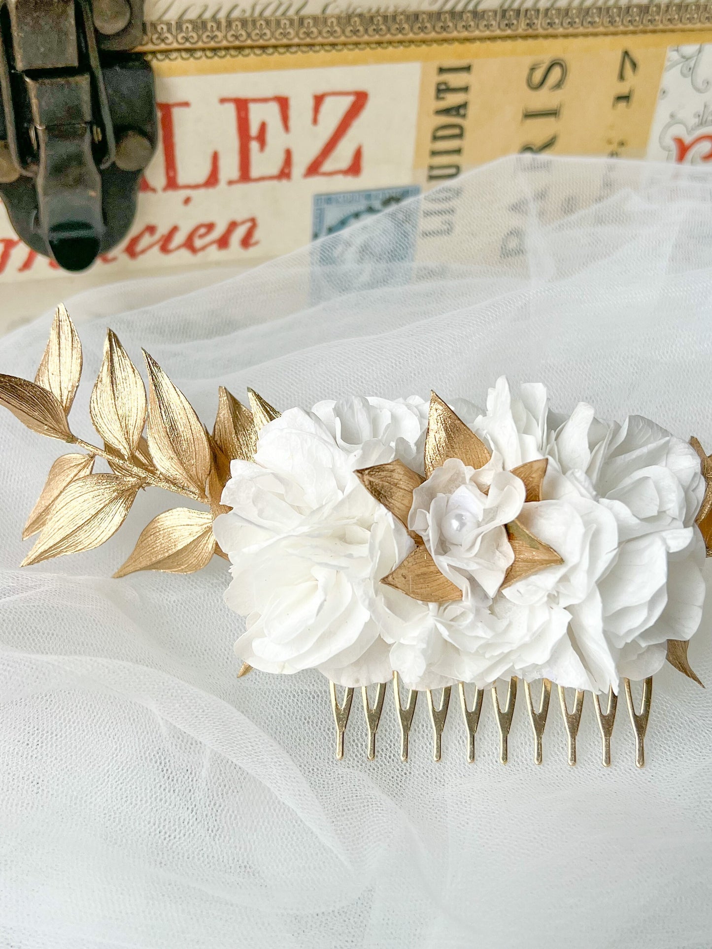 Gold and White Boho Bridal Everlasting Flower Comb, Preserved Hydrangea Italian Ruscus Wedding Hair Comb, Dried Flower Accessories for Bride