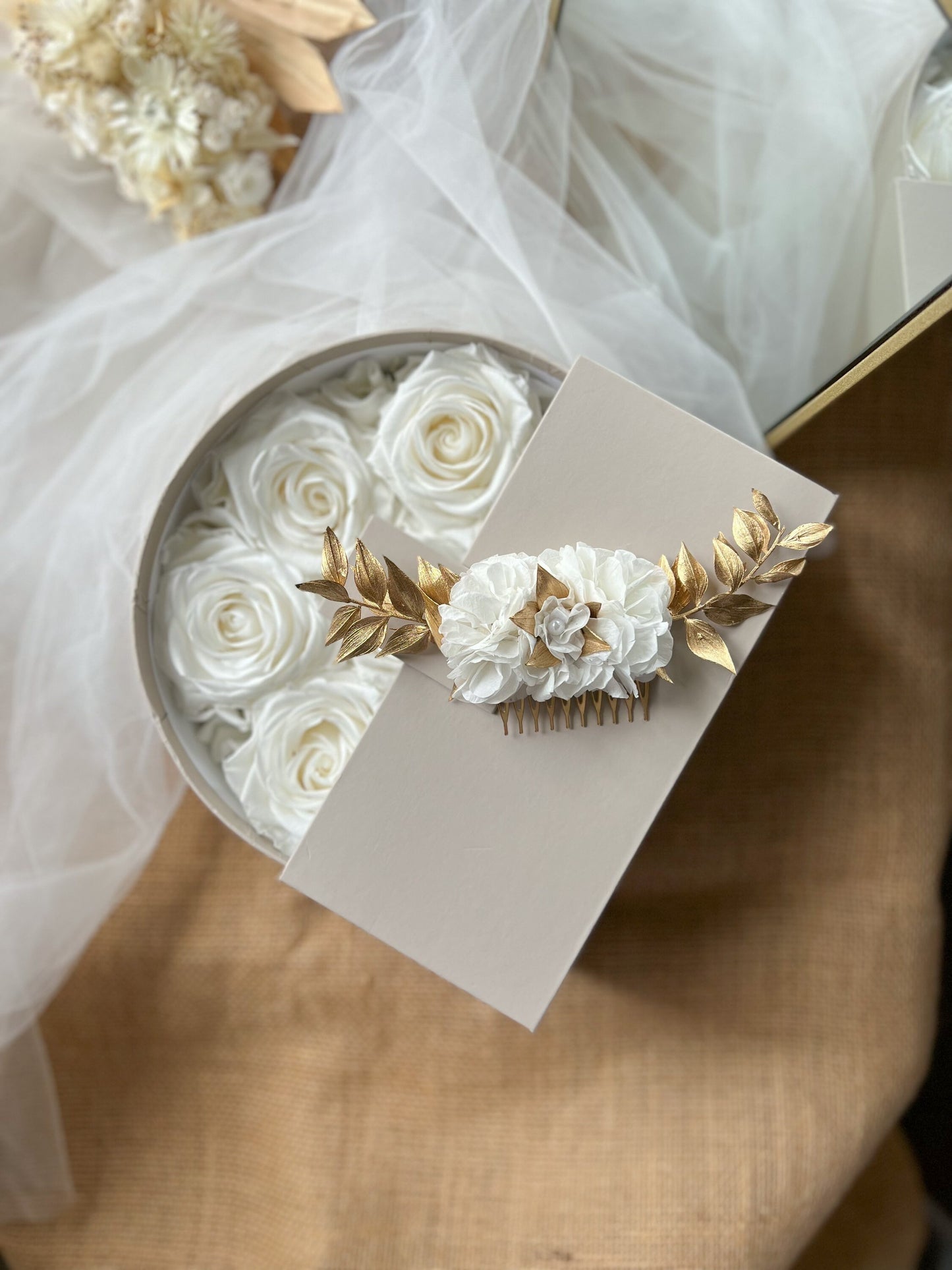 Gold and White Boho Bridal Everlasting Flower Comb, Preserved Hydrangea Italian Ruscus Wedding Hair Comb, Dried Flower Accessories for Bride