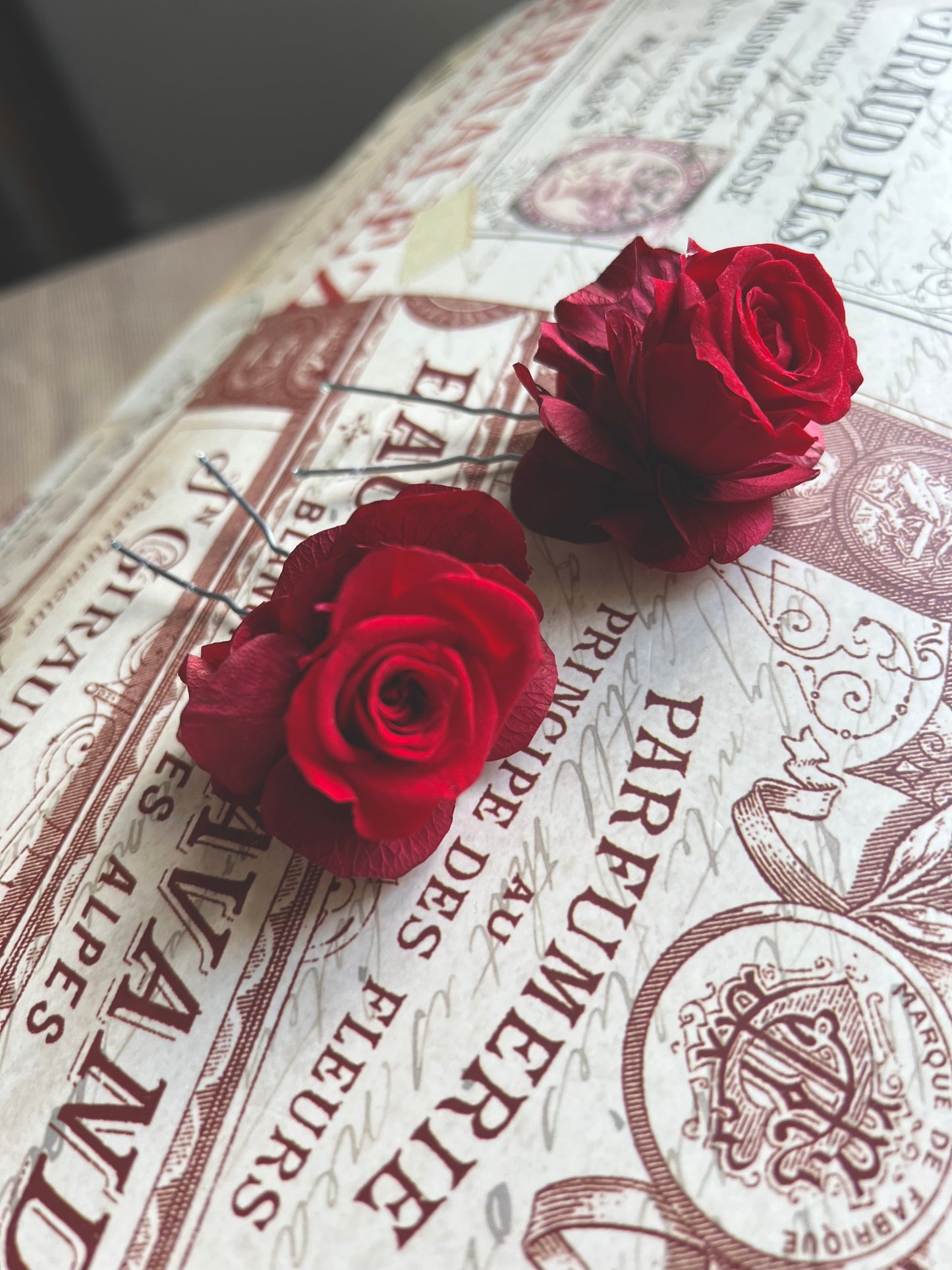 Red Rose Minimal Real Flower Hair Pins, Red Dried Flower Mini Hair Piece, Rose Wedding Hair Pin, Bridal Bridesmaids Flower Headpiece