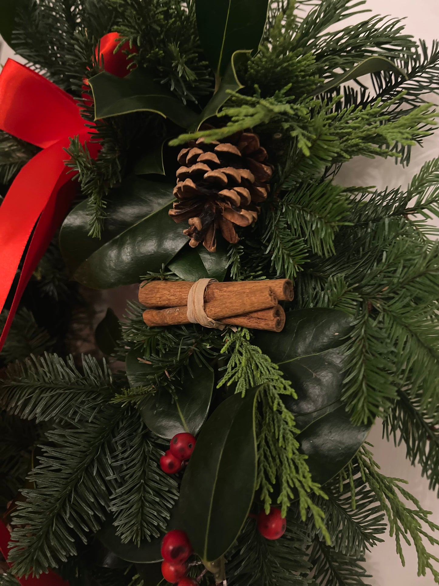 Fresh Christmas Wreath with Red Ribbon, Naturally Scented Long Lasting Greenery with Pinecones and Cinnamon Sticks, 45cm