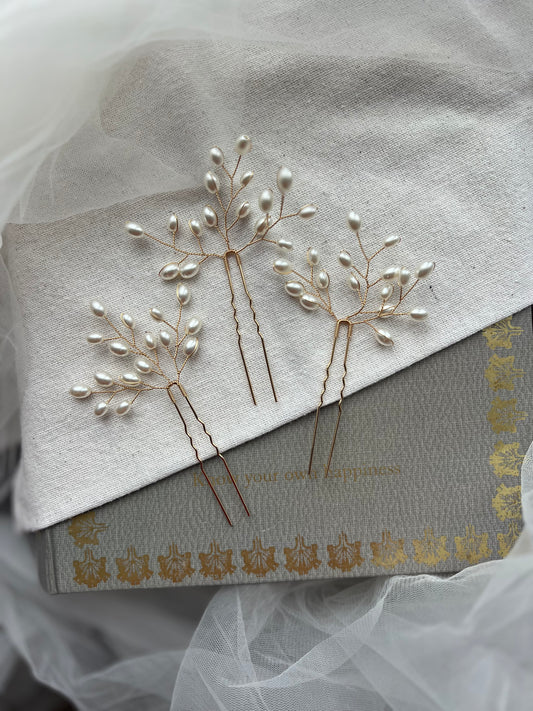 Pearl Minimal Bridal Hair Pins in Gold