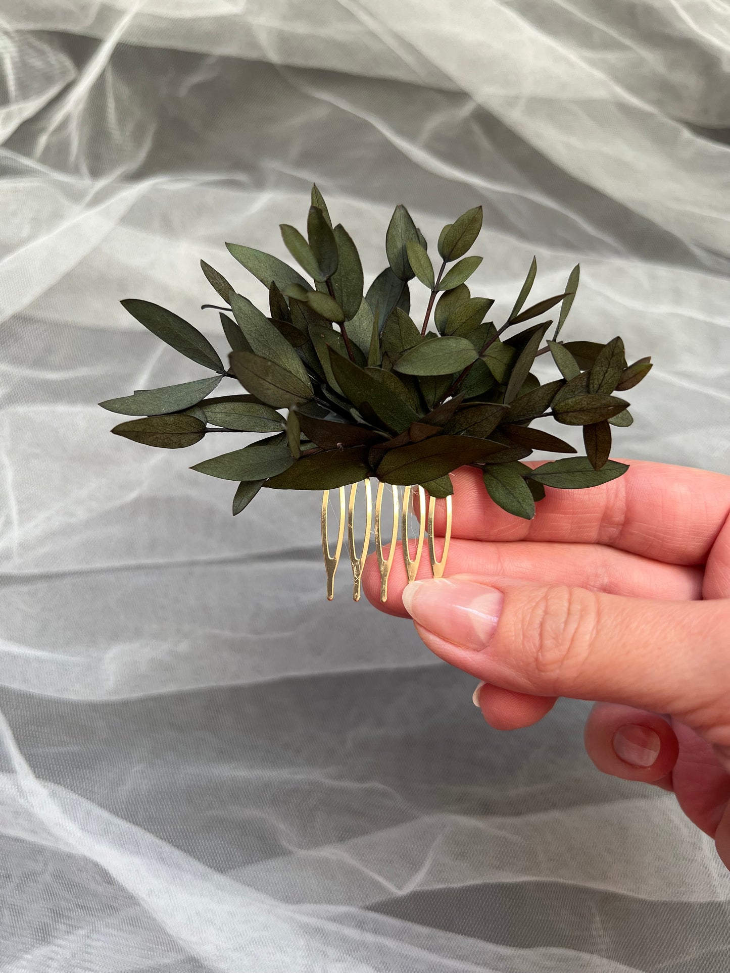 Eucalyptus Hair Comb for Brides, Minimalist Wedding Everlasting Greenery Olive Like Leaves Simple Floral Hair Accessories Bridesmaids
