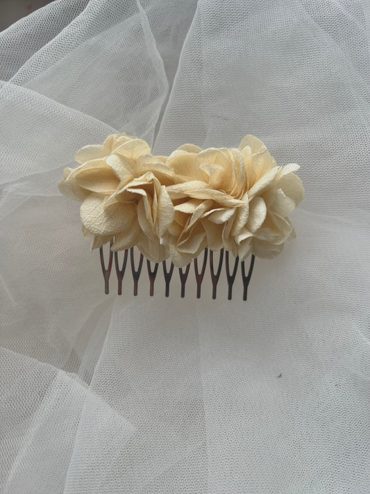 Ivory / Beige Floral Comb