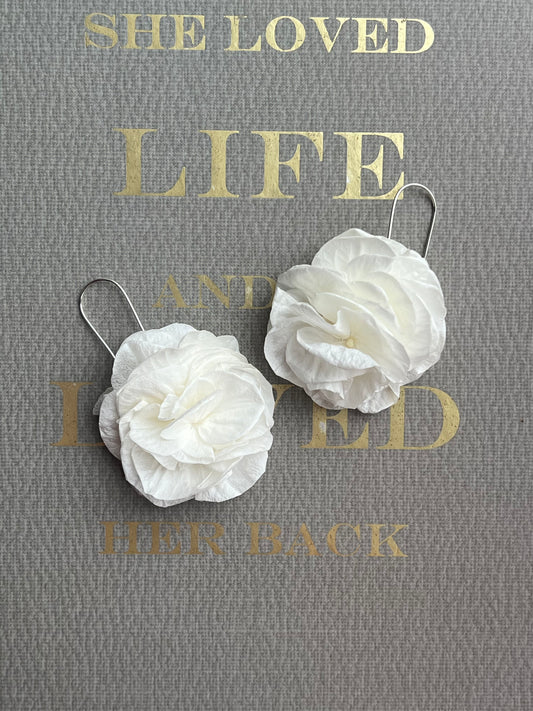 White floral earrings for brides with white preserved hydrangeas, silver plated bridal jewellery, Preserved flower earrings boho wedding