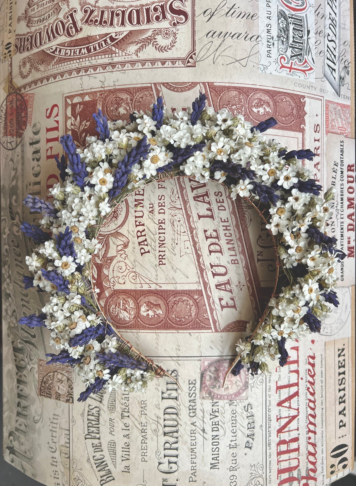 Dried daisy and lavender wedding accessories