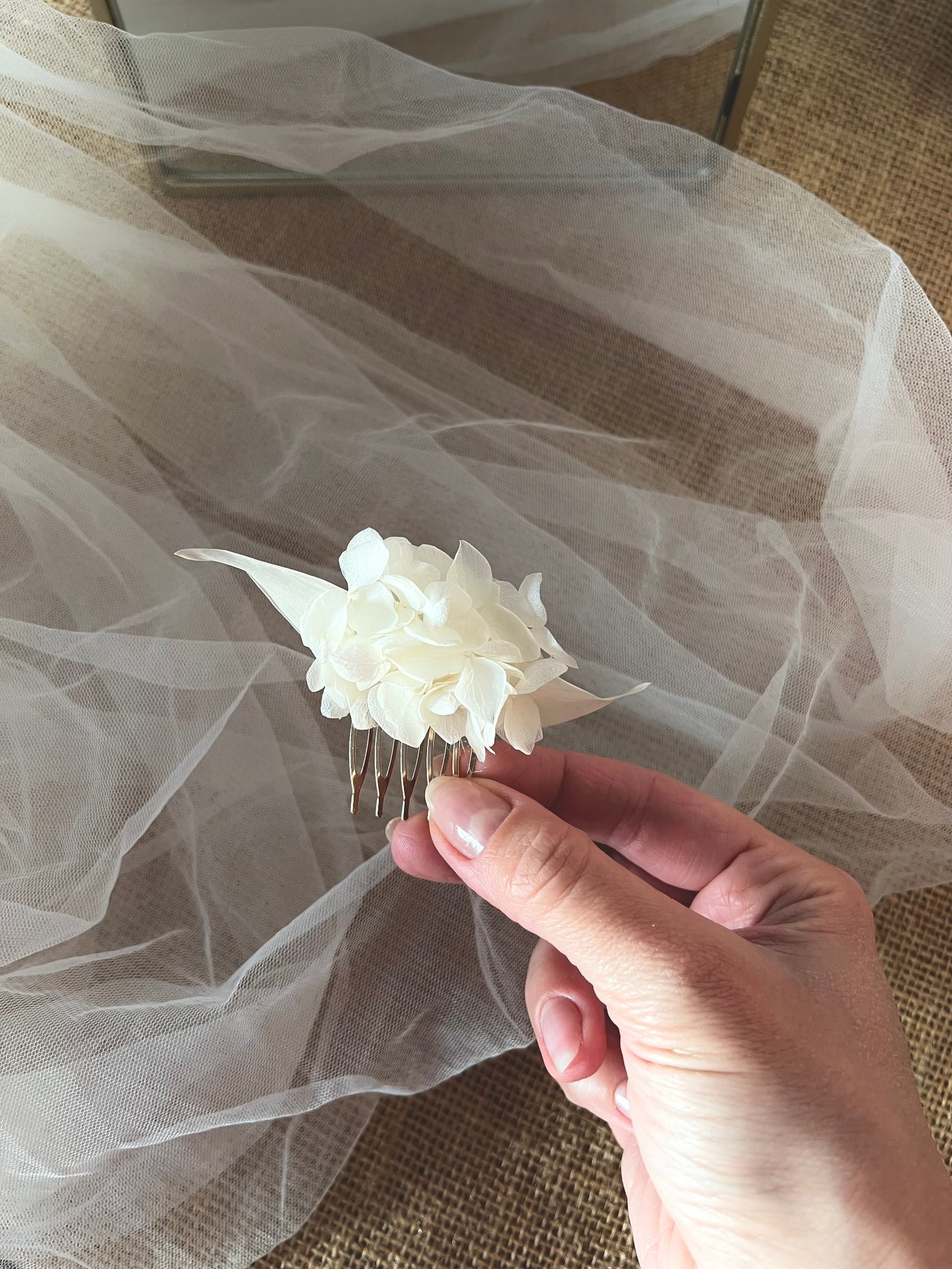 Bridal White Flower Comb, Minimalist Wedding Hair Pins, Boho Bridal Hair Accessories, Handmade Dried Flower Hair Piece Ivory Cream