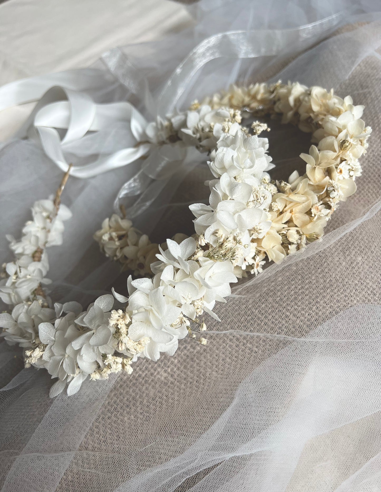 Boho Flower Crown, White Hydrangea and Gypsophila Headband, Dried Flower Hair Wreath for Brides, Minimal Wedding Tiny Floral Crown