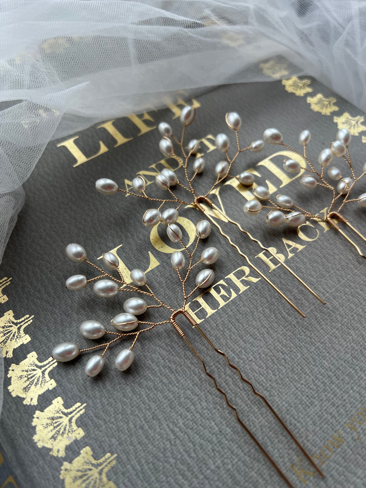 Pearl Minimal Bridal Hair Pins in Gold