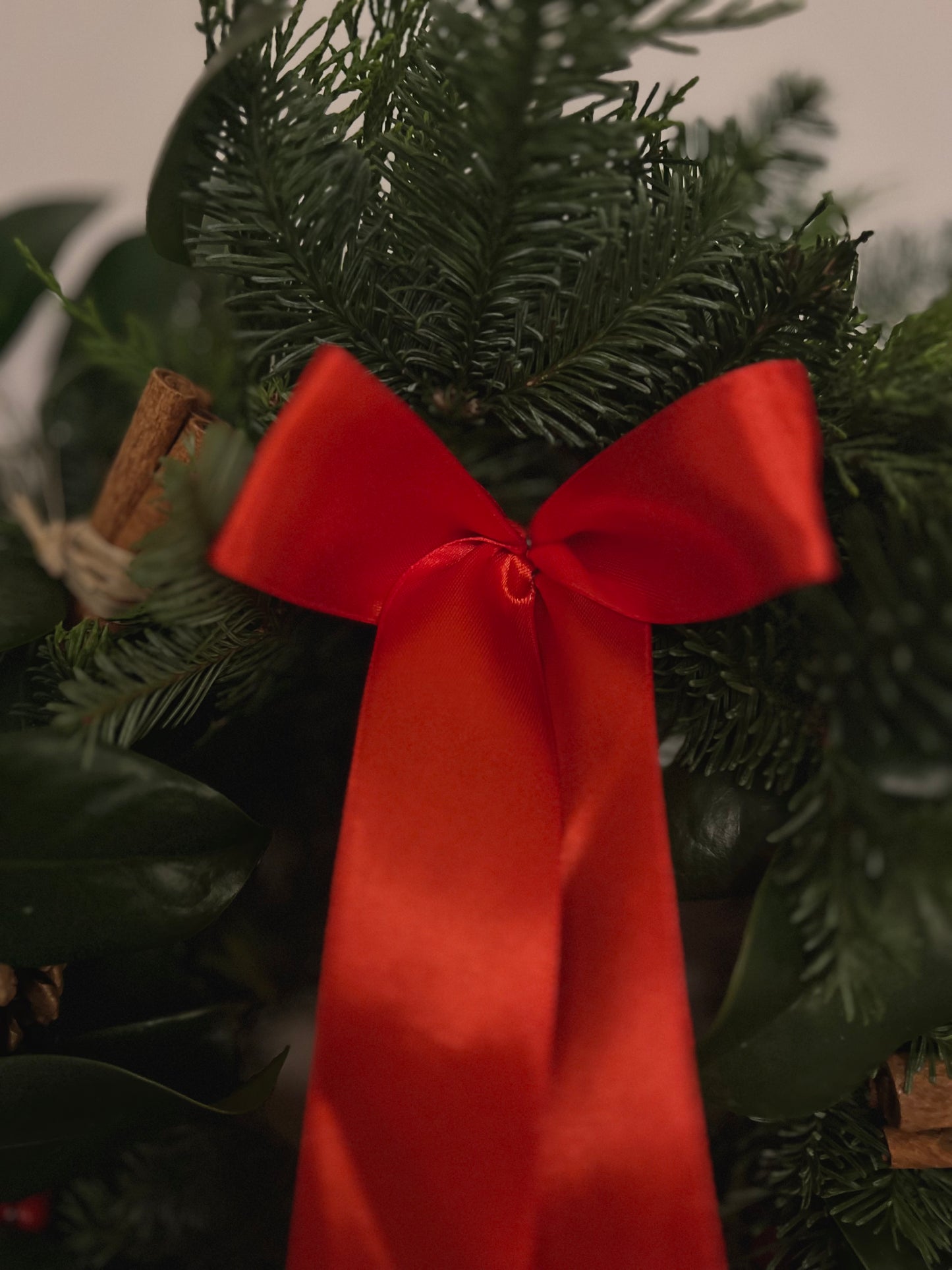 Fresh Christmas Wreath with Red Ribbon, Naturally Scented Long Lasting Greenery with Pinecones and Cinnamon Sticks, 45cm
