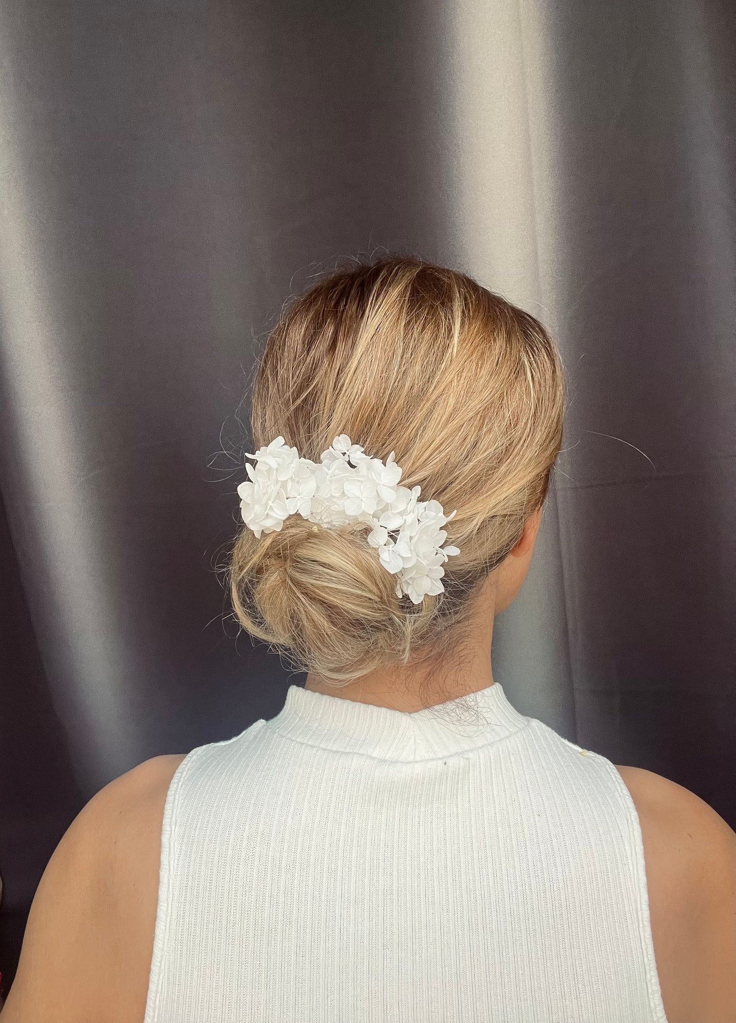 White Flower Bridal Hair Pins, Floral Wedding Hair Pins, Minimal Bride Hair Accessories, Ivory Preserved Hydrangea Hair Picks UK