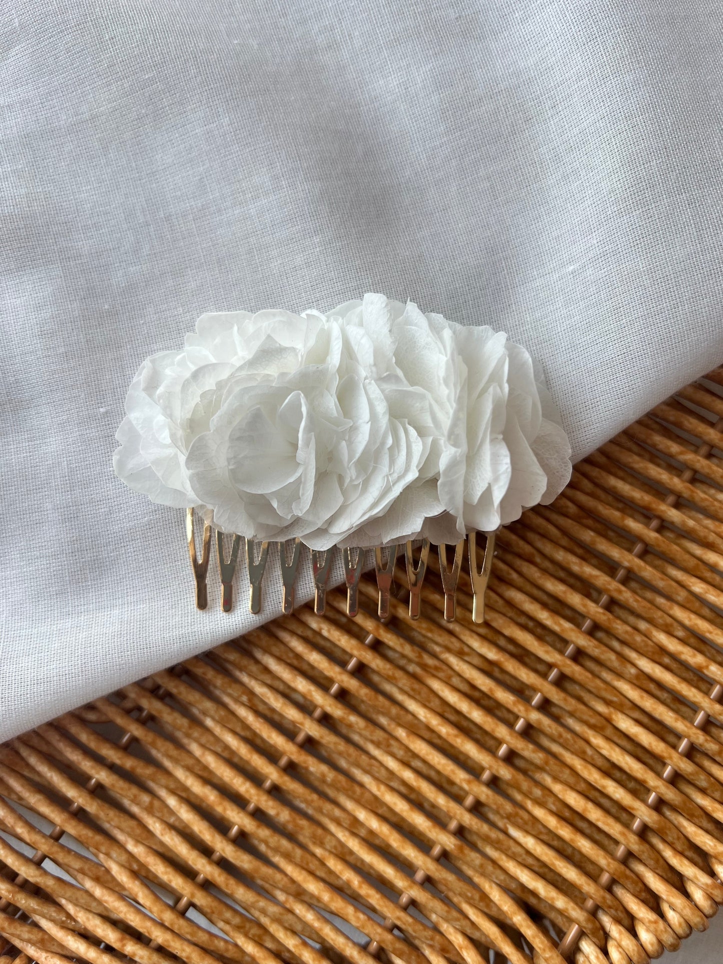 Bridal Flower Mini Comb White Pale Ivory, Minimalist Wedding Hair Pins, Bridal Hair Accessories, Dried Flower Updo Hair Floral Hair Comb