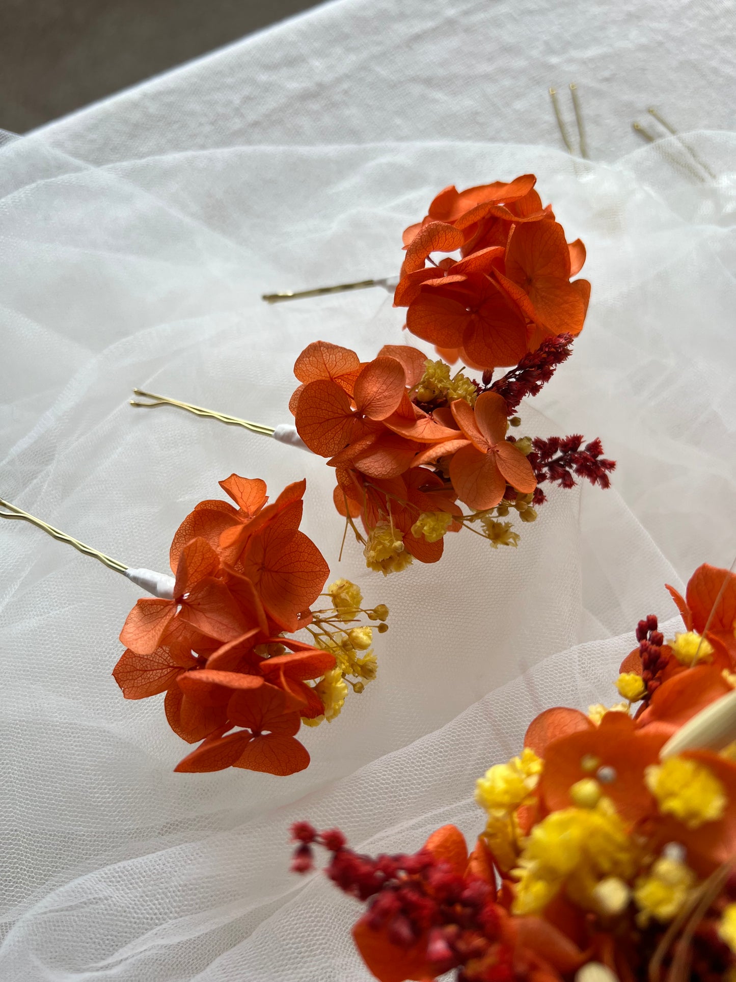 Bright Orange Floral Hair Pins, Autumnal Dried Flower Har Pins for Wedding, Bridal Hair Accessories for Fall Wedding