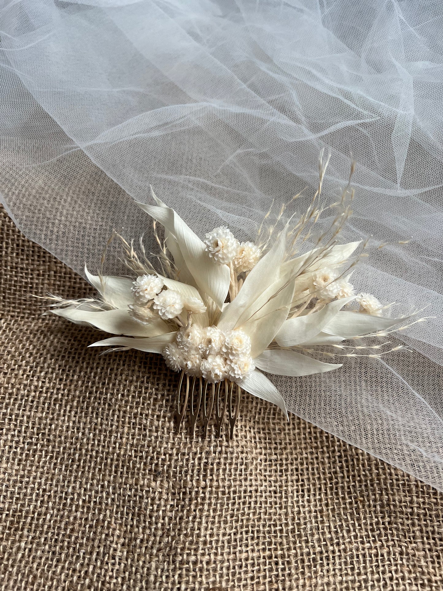 Boho Bridal White Ivory Dried Real Flower Hair Piece, Summer Wedding Romantic Bride Dry Flower Hair Comb, Floral Headpiece