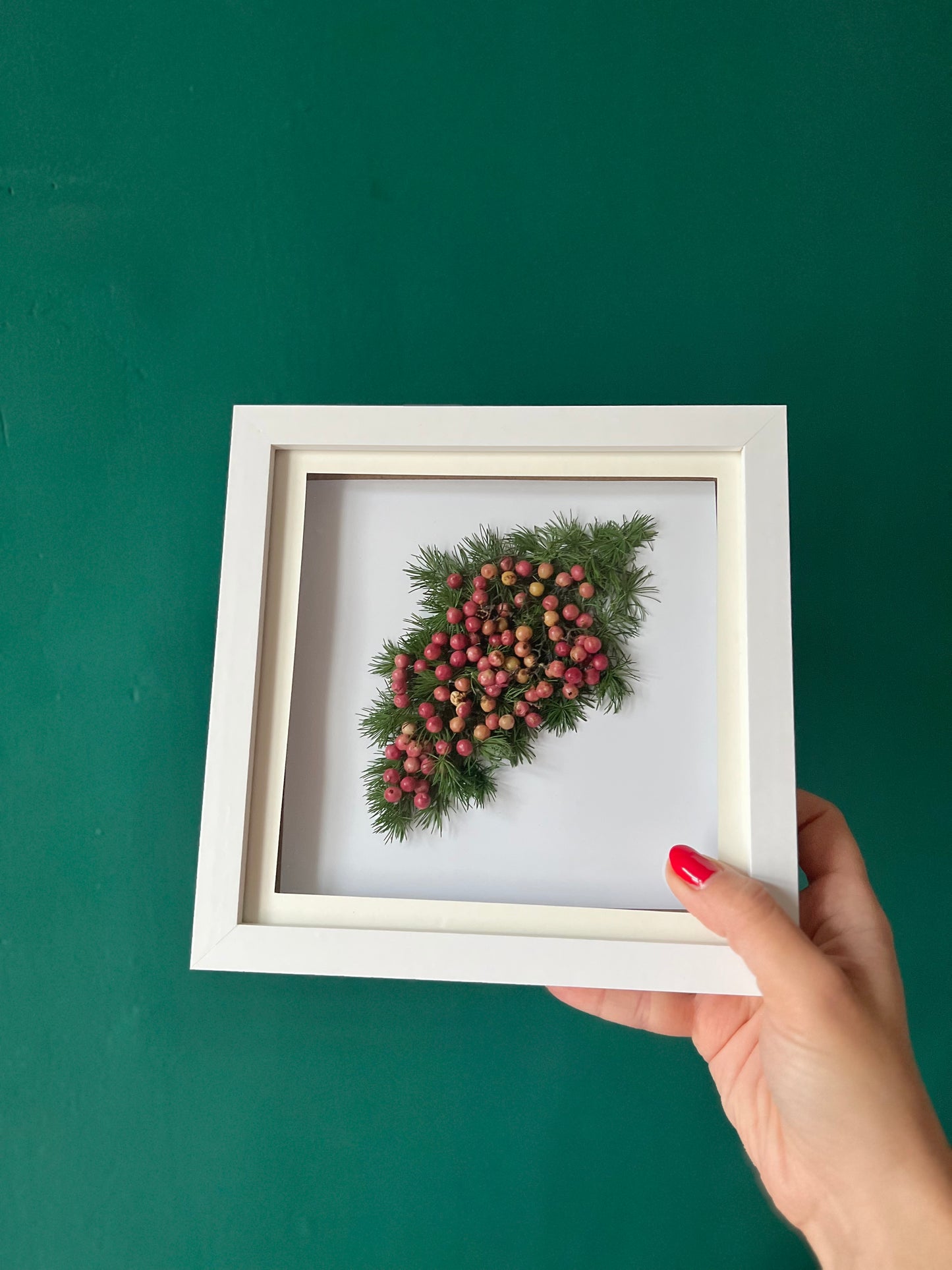 Christmas Wall Decor, Minimal Christmas Tree Design Floral Xmas Boho Decoration Christmas Gift Green and Red with Everlasting Florals Leaves